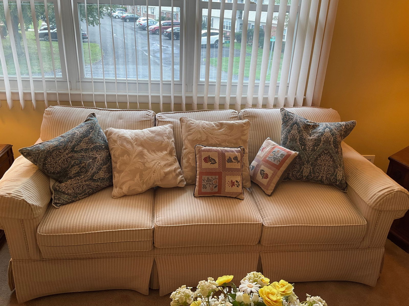 Rowe  sofa full size bed in great condition 34x36x87 (1 of 1)