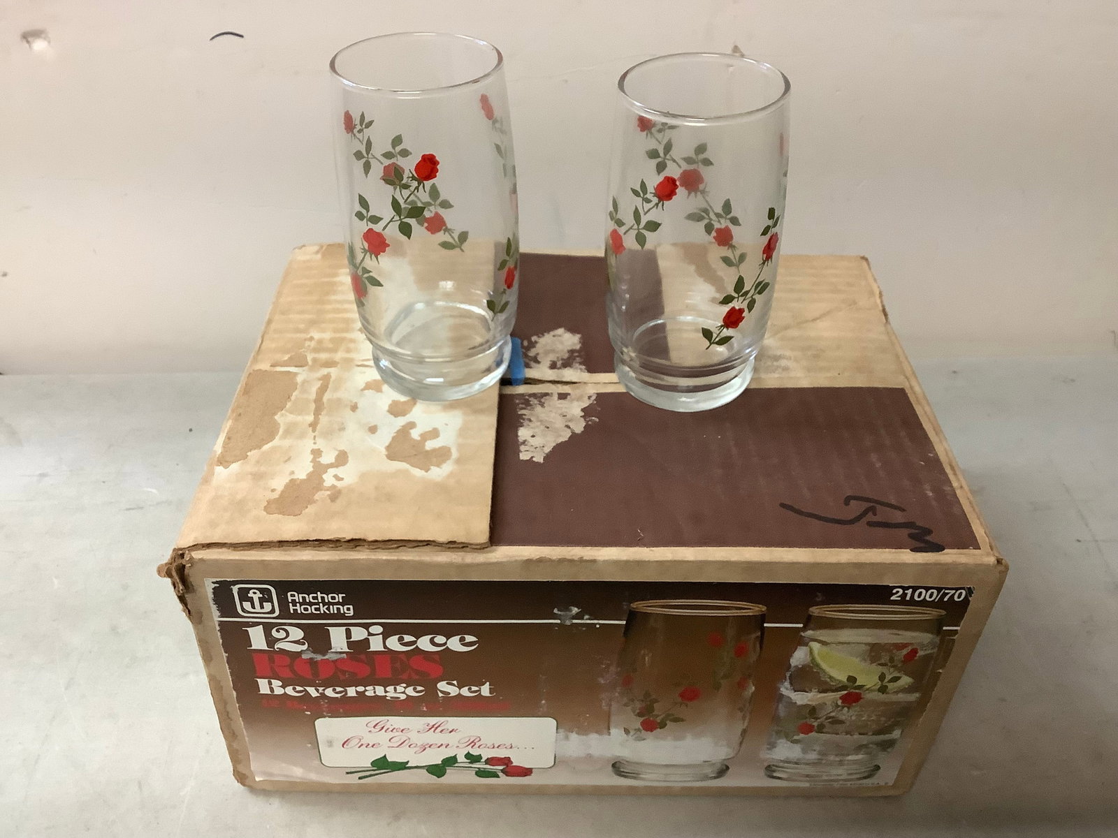 Vintage Anchor Hocking 12 Piece Roses Beverage Set 5" (1 of 1)