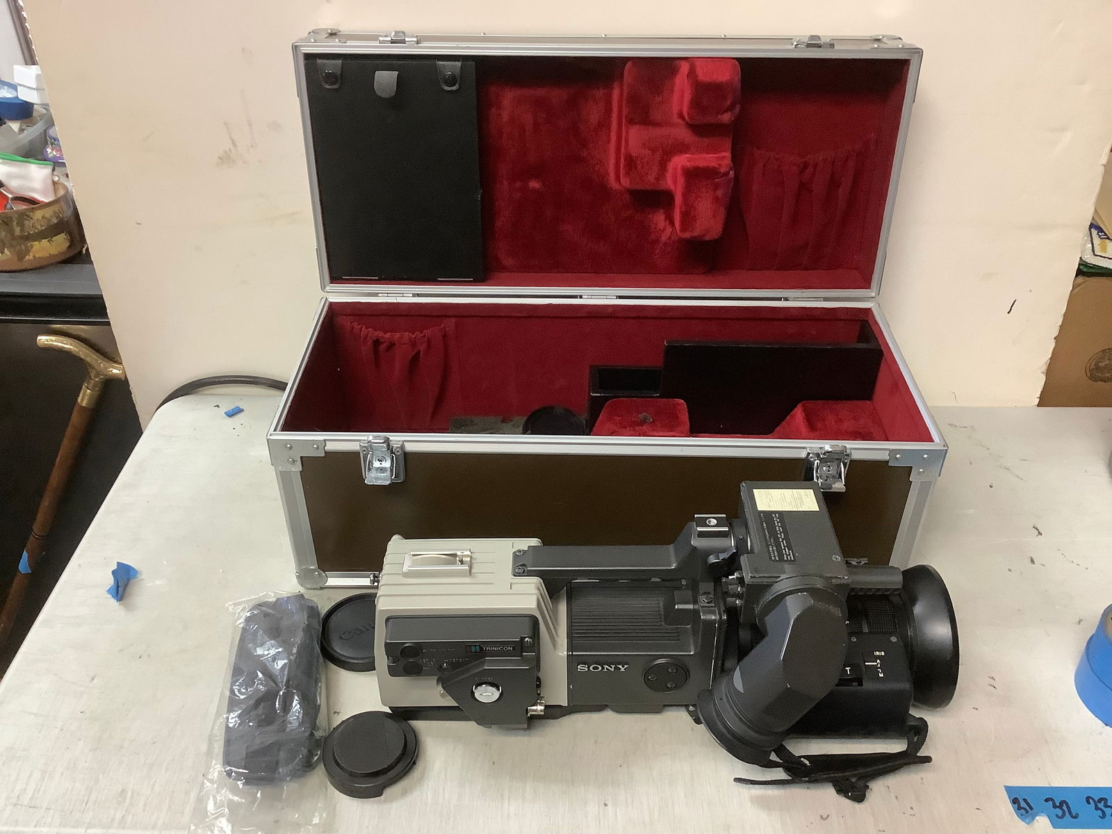 Sony Trinicon Color Video Camera Model BVP-110 with Case (1 of 1)