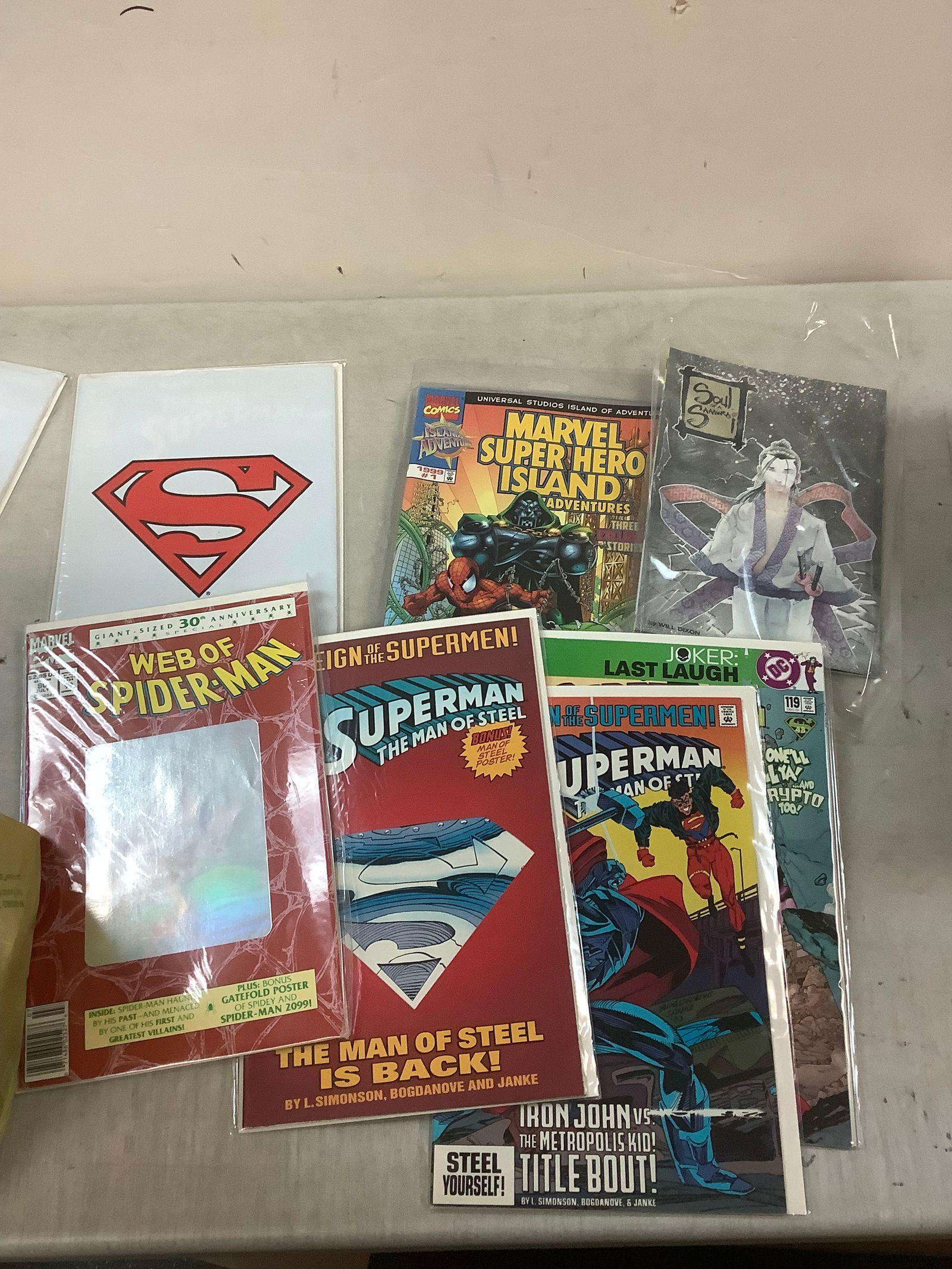 Assorted comic books Marvel and DC` (1 of 1)