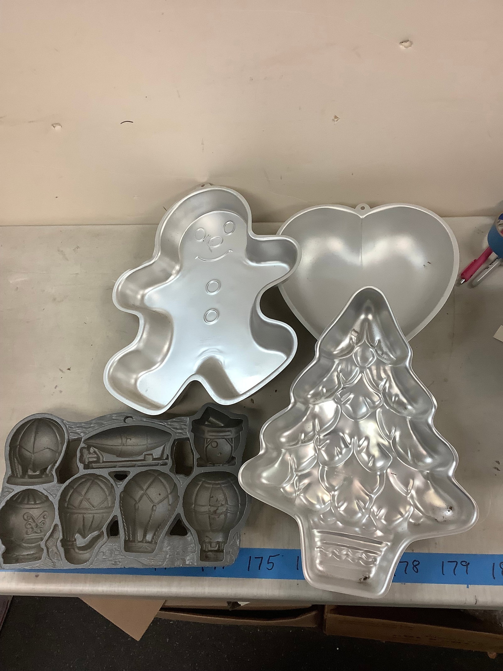 Cake Pans Cast Iron and Aluminum: Cake Pans Cast Iron and Aluminum