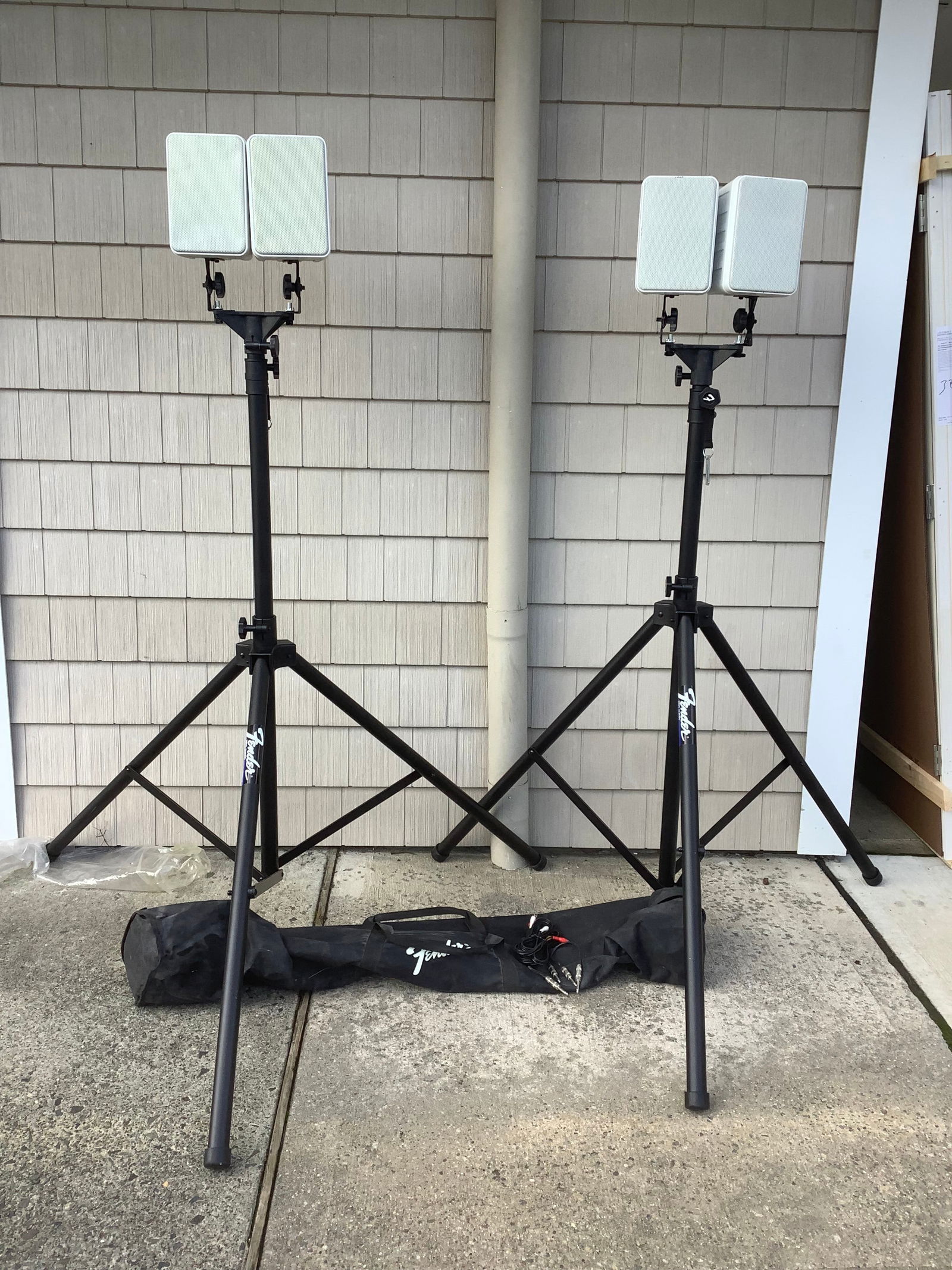 Fender Pro Audio Speaker Stands with 4 Quam mounted speakers (1 of 1)