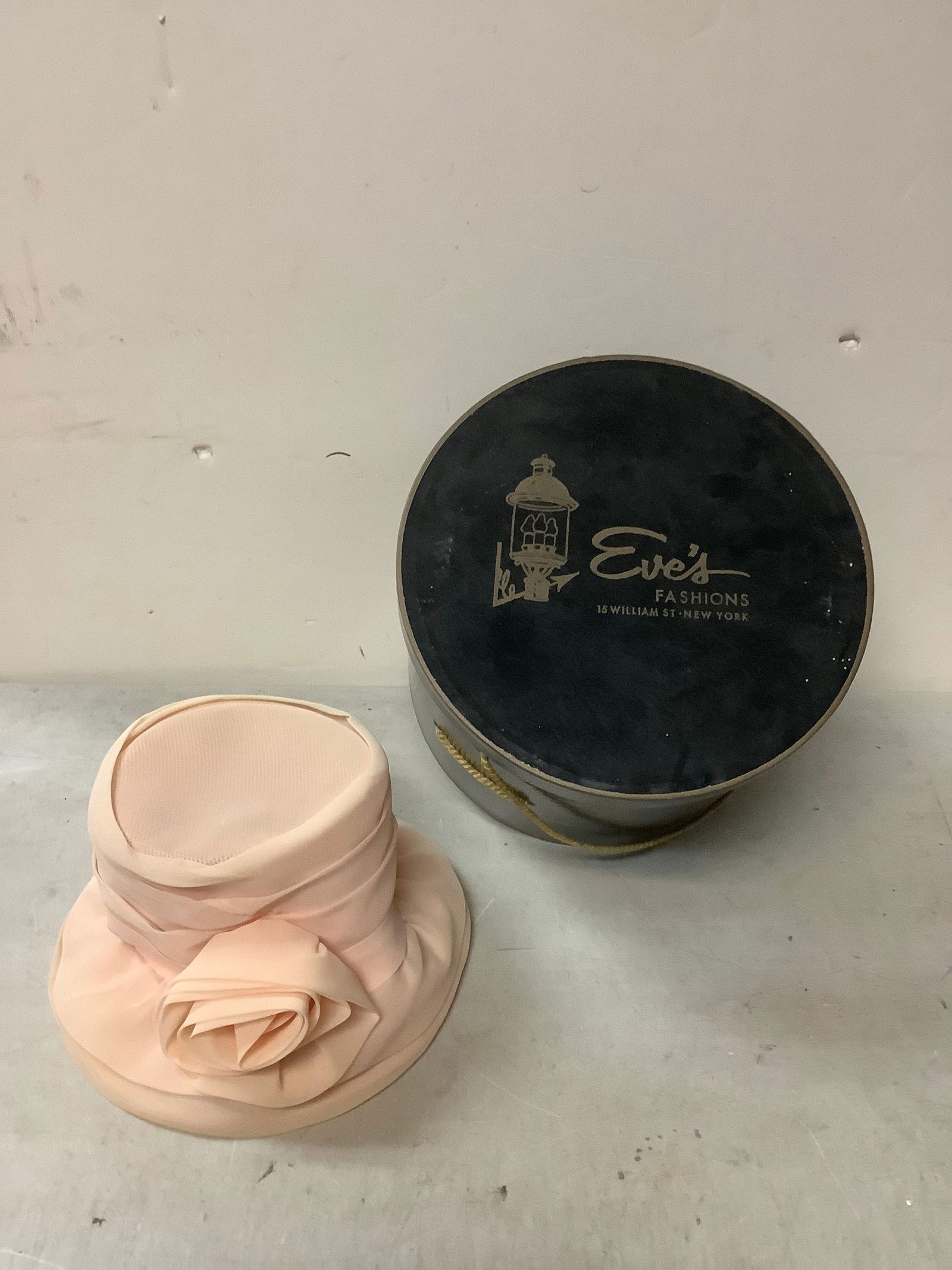 Vintage Hat and hat box: Vintage Hat and hat box