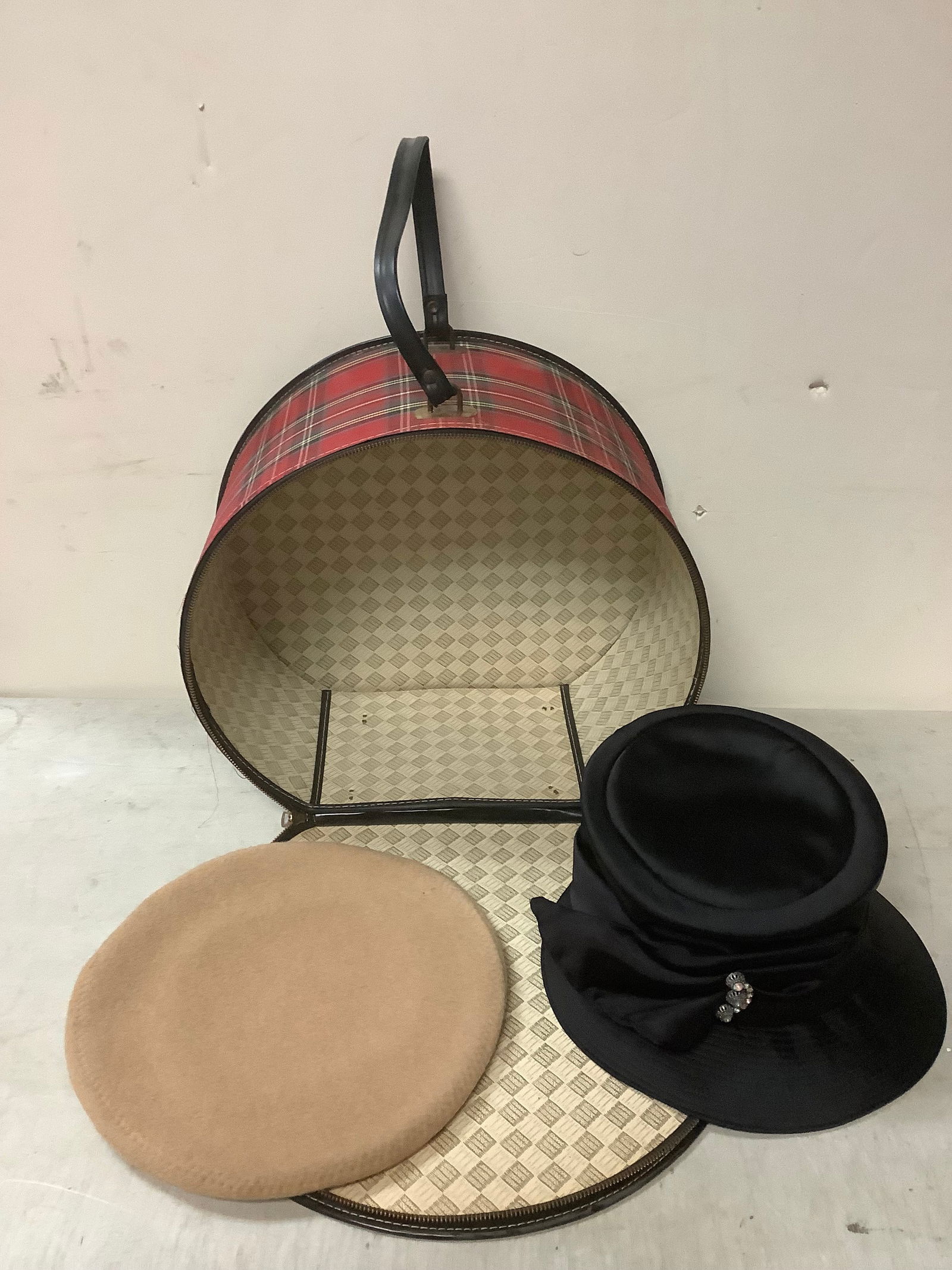 Vintage Hat and hat box: Vintage Hat and hat box