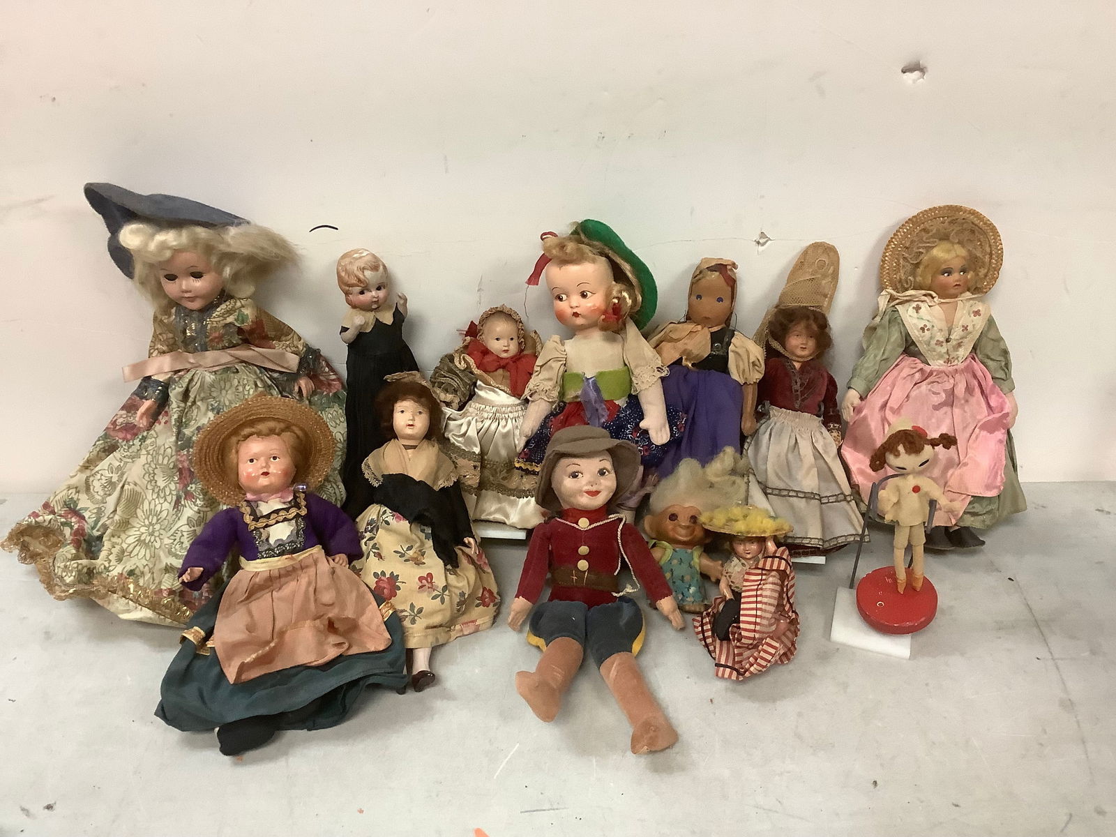 Lot of small vintage dolls (1 of 1)