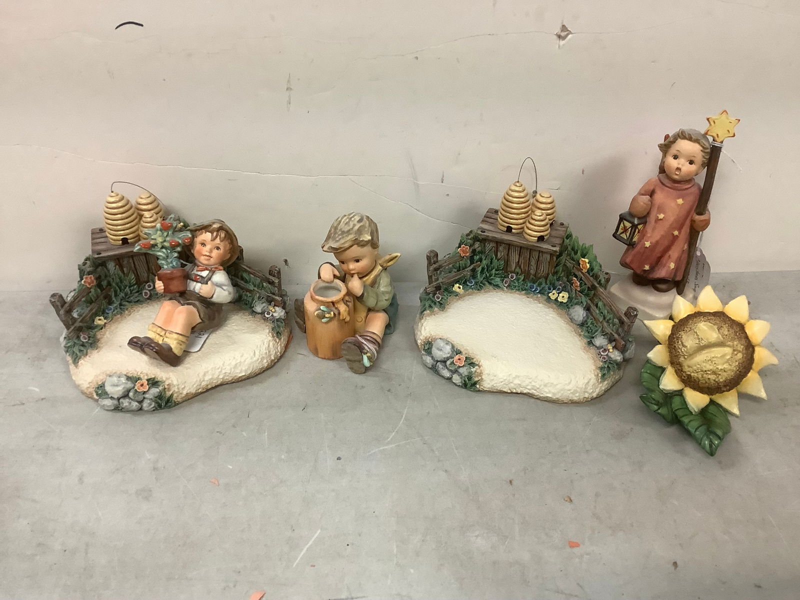 Goebel made by M.J. Hummel figurines 6 1/2 in (some broken): Goebel made by M.J. Hummel figurines 6 1/2 in (some broken)