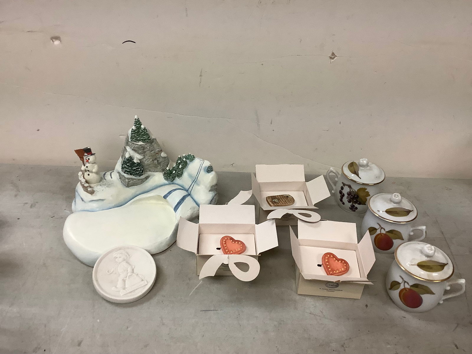 Goebel Winter Wonderland Scene, Goebel Pins and more: Goebel Winter Wonderland Scene, Goebel Pins and more