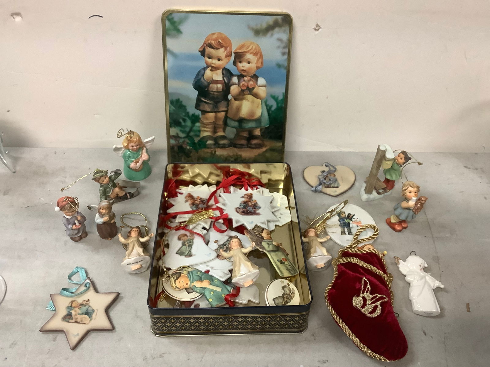 Goebel Vintage Tin with Goebel Ornaments: Goebel Vintage Tin with Goebel Ornaments