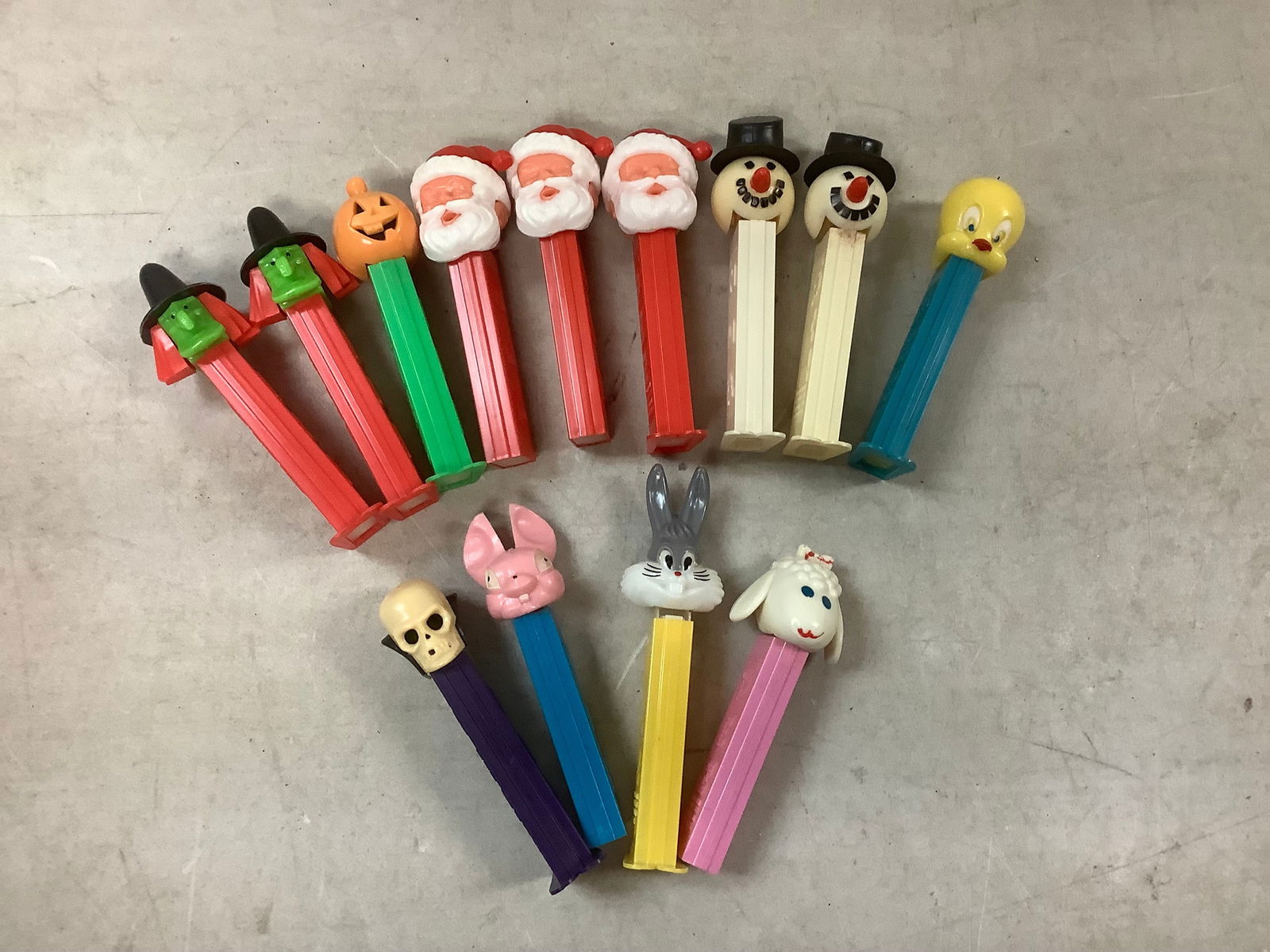 Lot of empty pez dispensers: Lot of empty pez dispensers