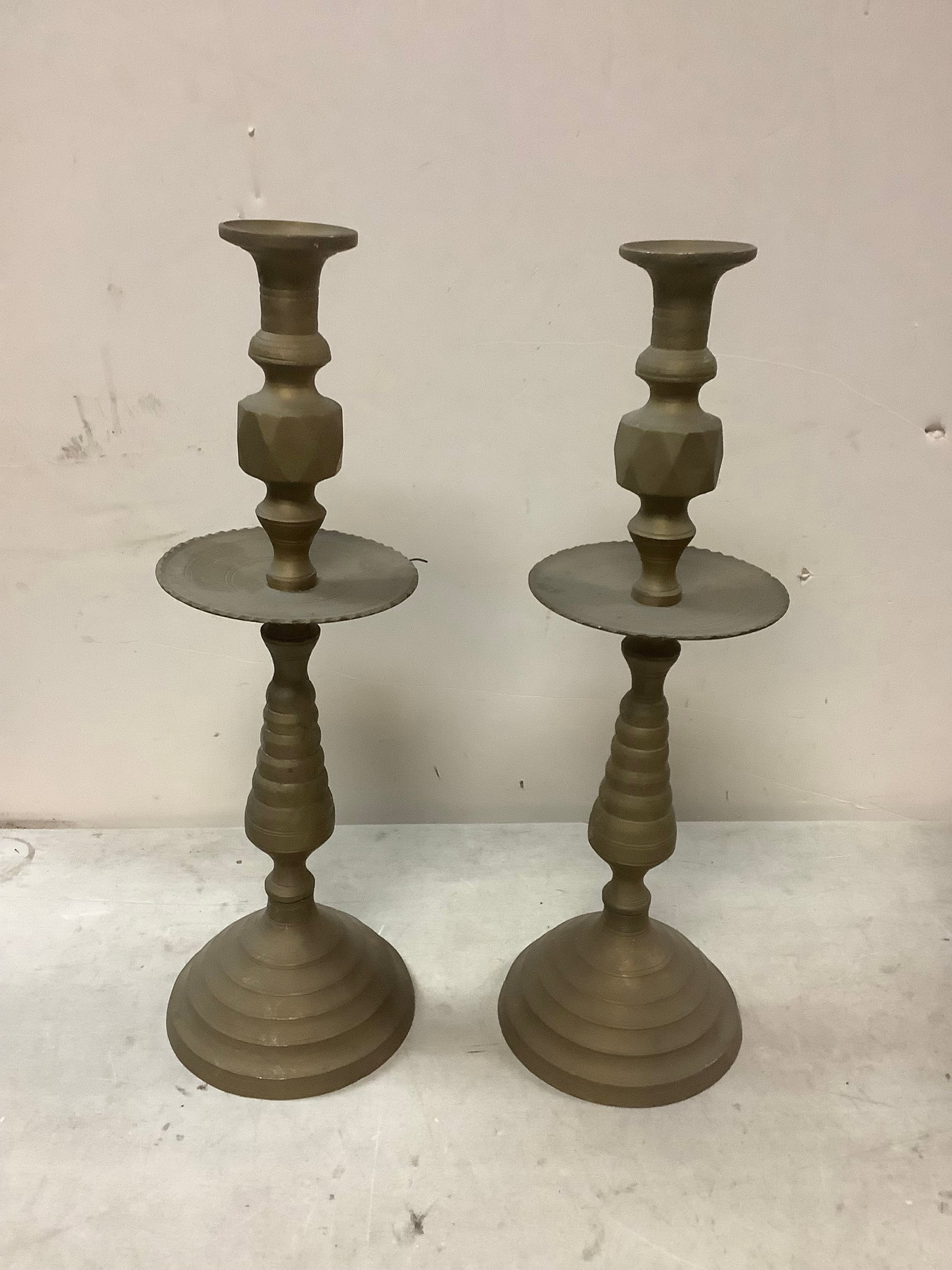Lot of brass candle holders (19 inches tall): Lot of brass candle holders (19 inches tall)
