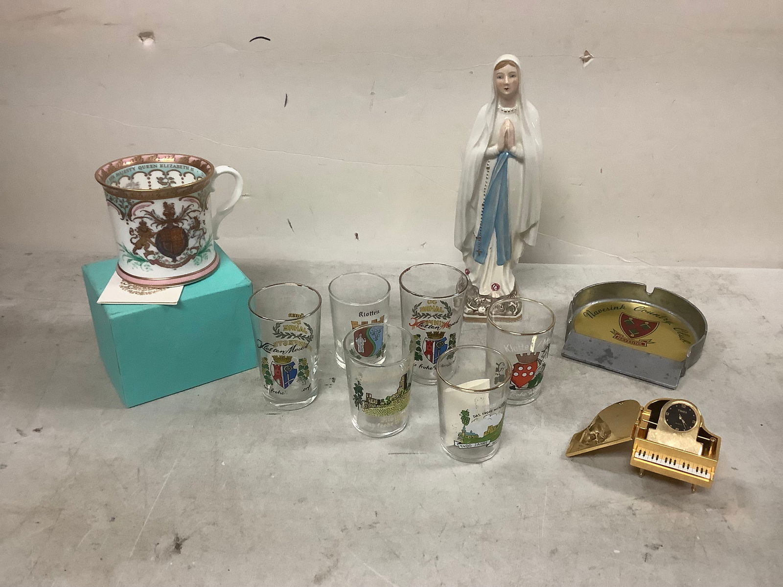 Queen Elizabeth Mug, Timex Quartz Mini Piano Watch and more: Queen Elizabeth Mug, Timex Quartz Mini Piano Watch and more