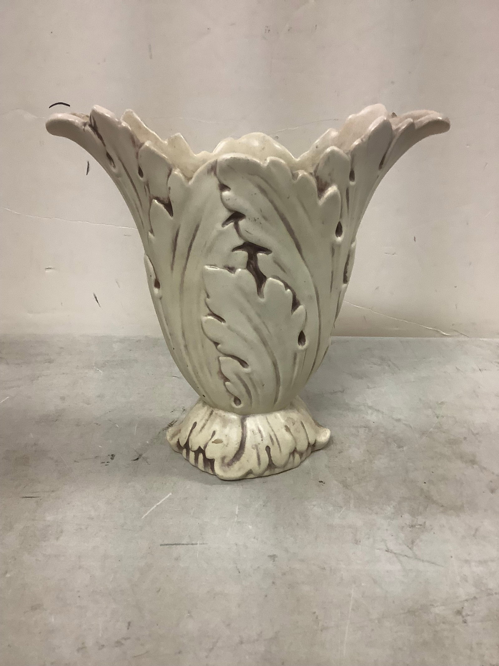 Vintage Red Wing #1096 Vase 9 in tall: Vintage Red Wing #1096 Vase 9 in tall