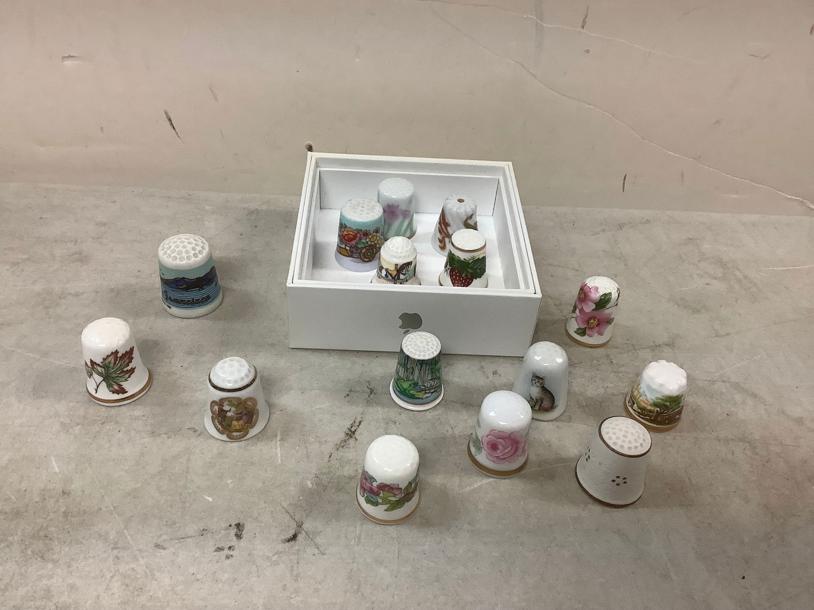 Lot of decorative thimbles: Lot of decorative thimbles