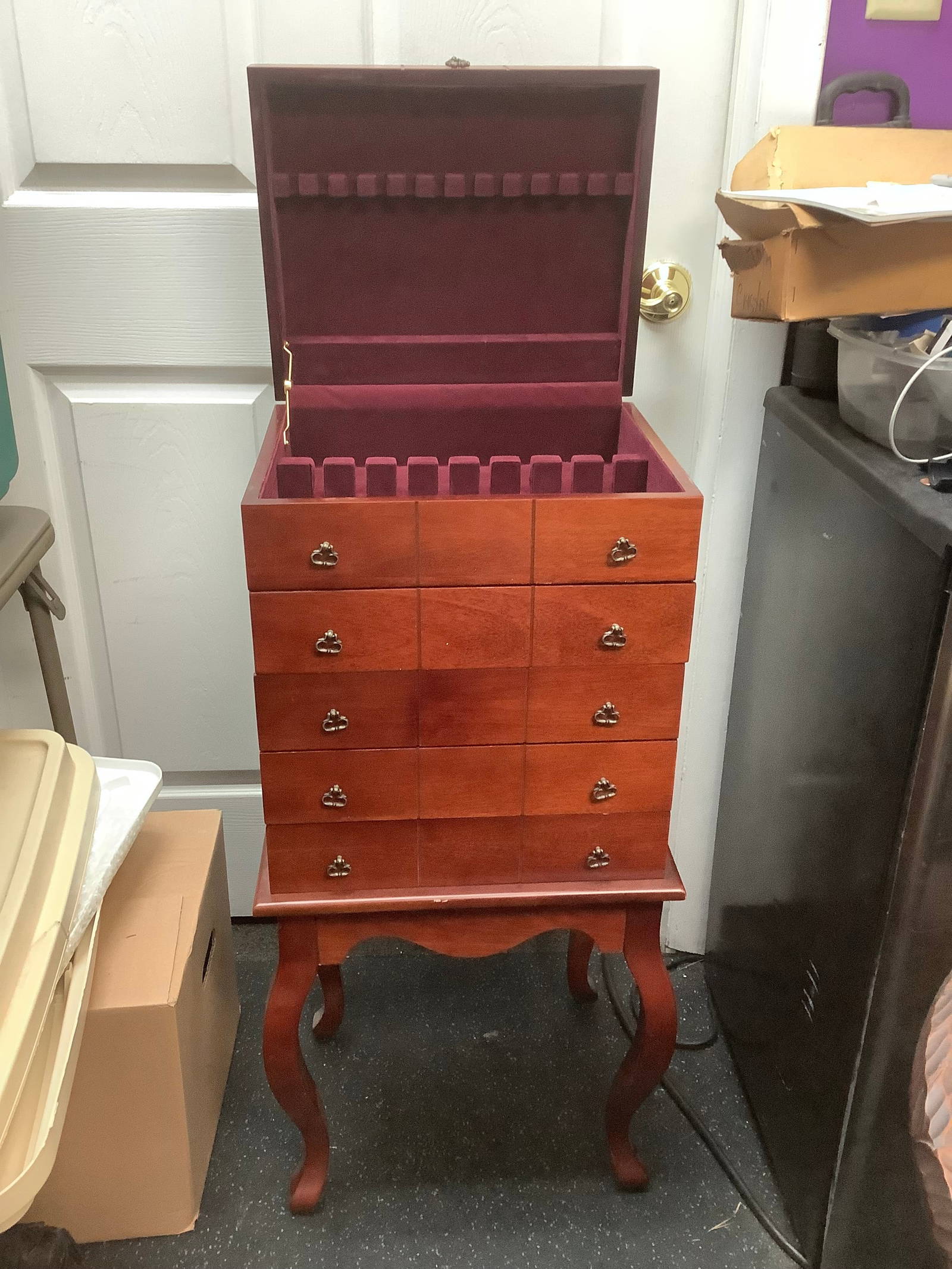 Jewelry Box Stand 35x15x12 1/2 Auction