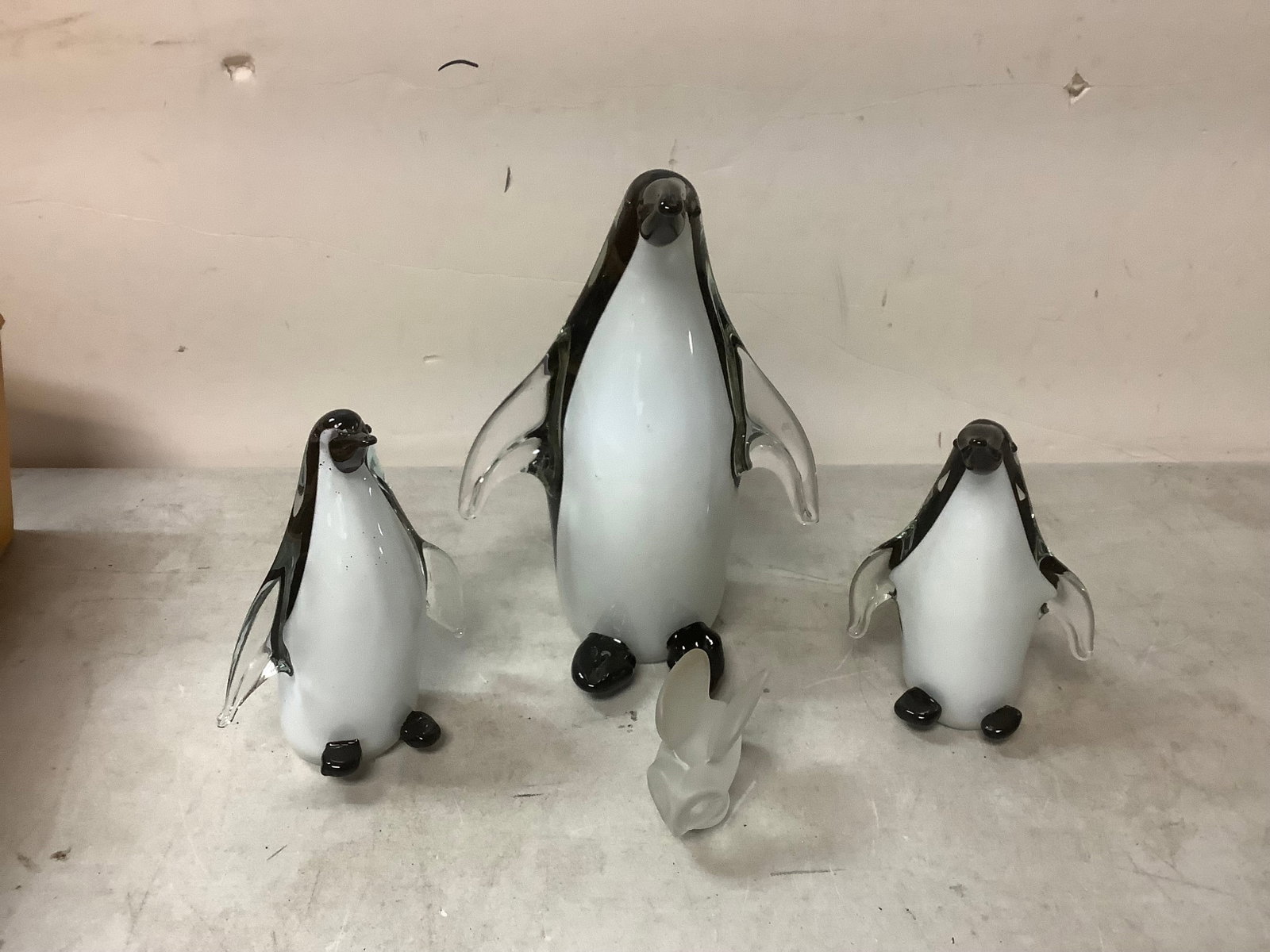 Lot of Hand Fused Vinci Penguin by Dynasty Gallery Statues 8 1/2 in: Lot of Hand Fused Vinci Penguin by Dynasty Gallery Statues 8 1/2 in