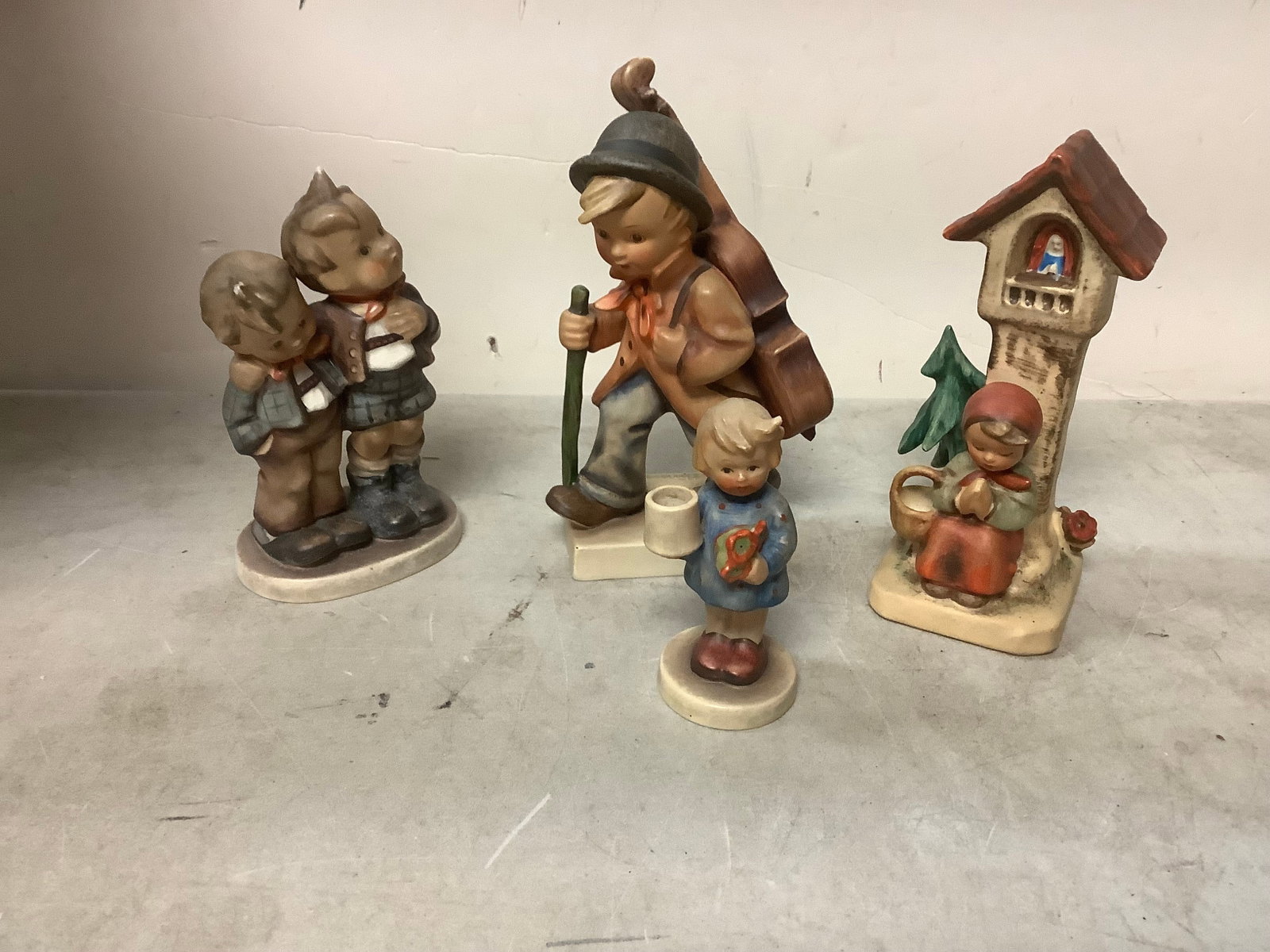 Hummel Figurines tallest 7 in: Hummel Figurines tallest 7 in