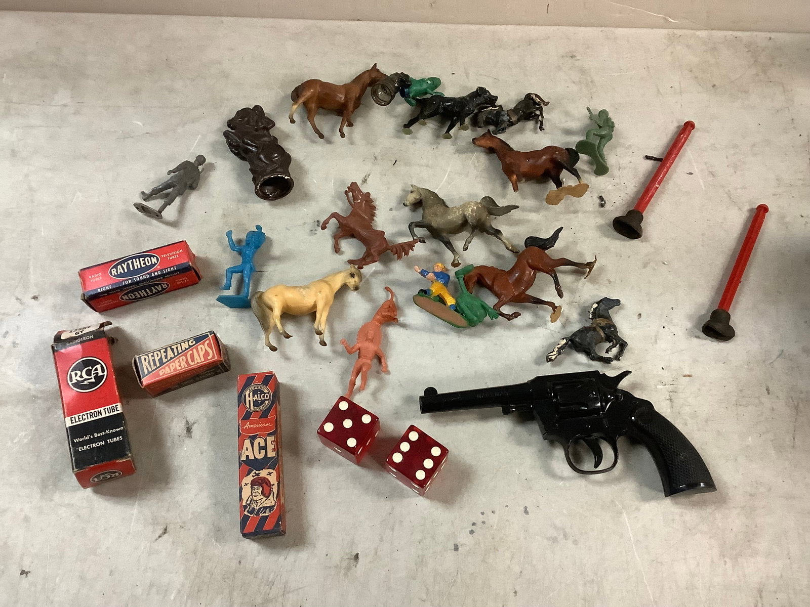 Lot of Vintage Toys, Toy Gun and more: Lot of Vintage Toys, Toy Gun and more