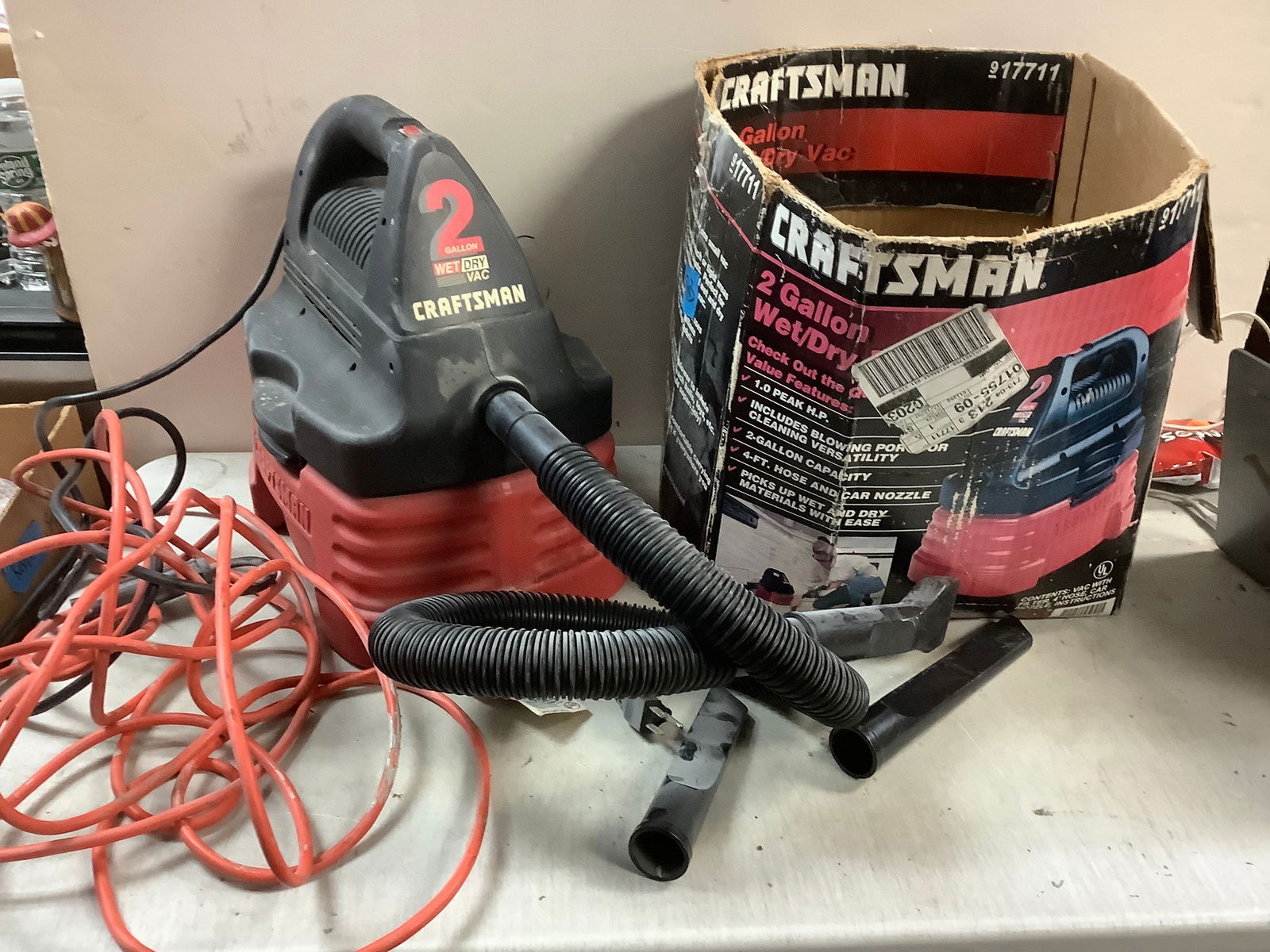 Craftsman 2 Gallon Wet/Dry Vac (1 of 1)
