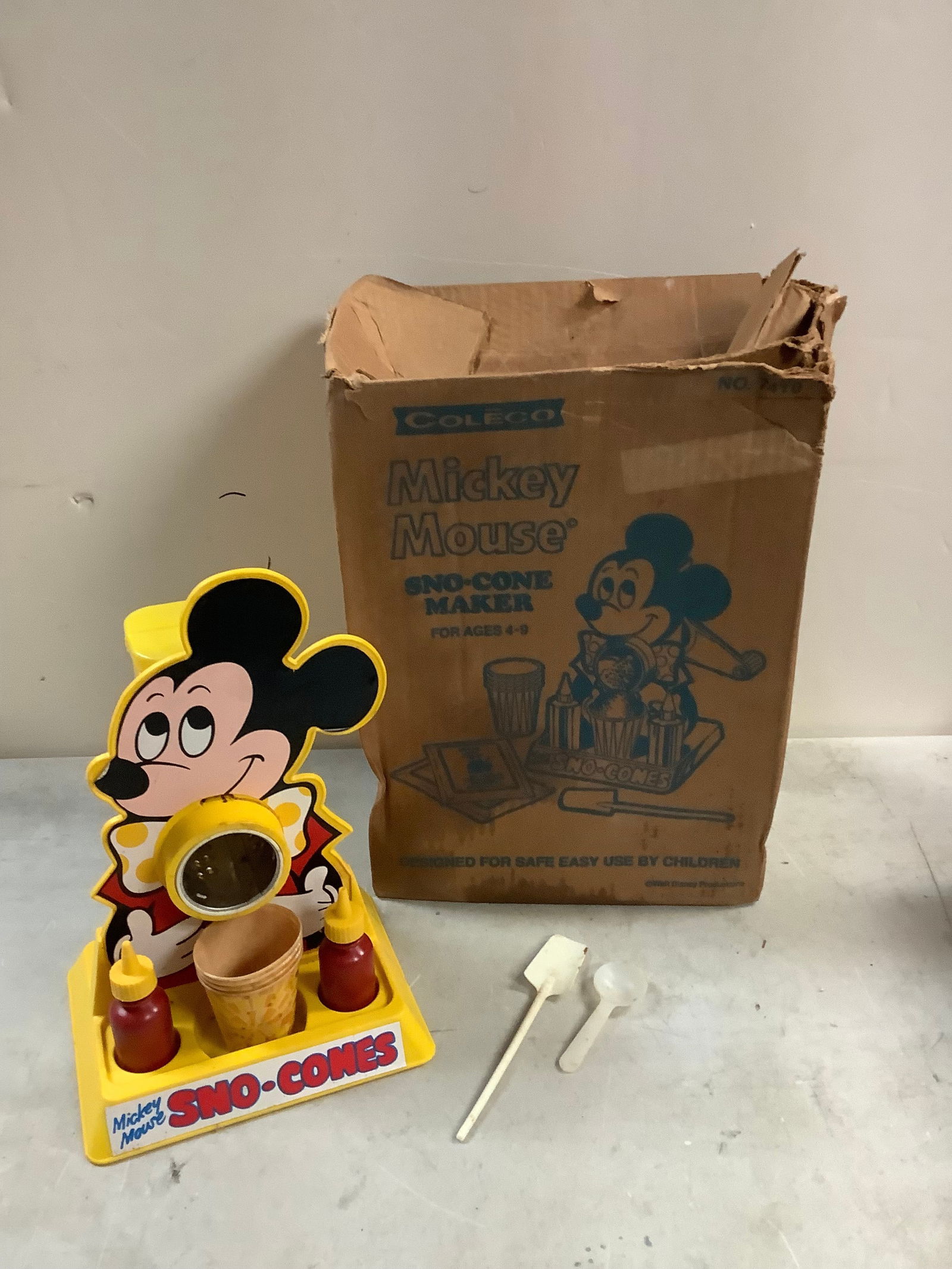 Vintage Mickey Mouse Sno-Cone Maker (1 of 1)