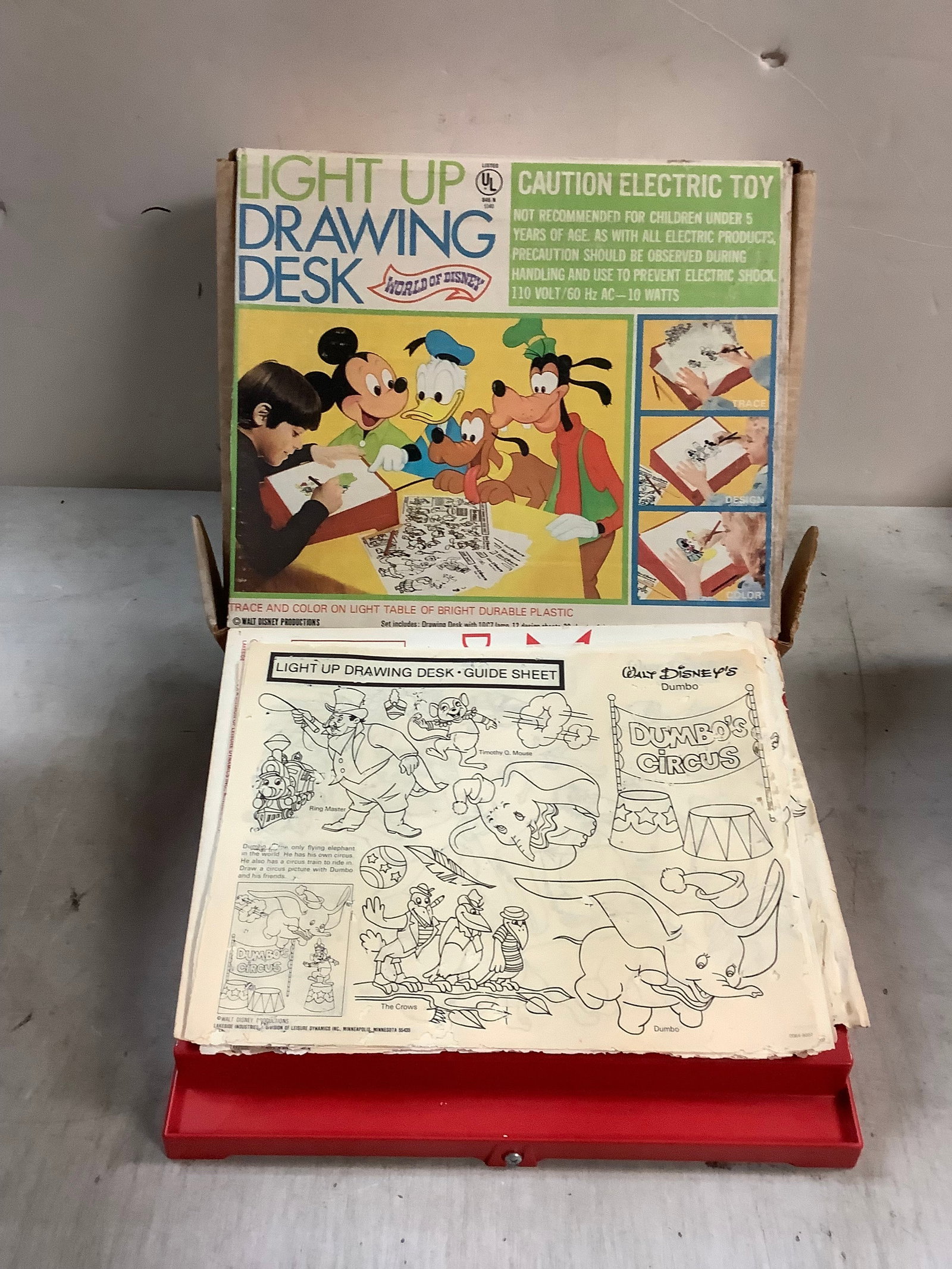 World of Disney Light up Drawing Desk: World of Disney Light up Drawing Desk