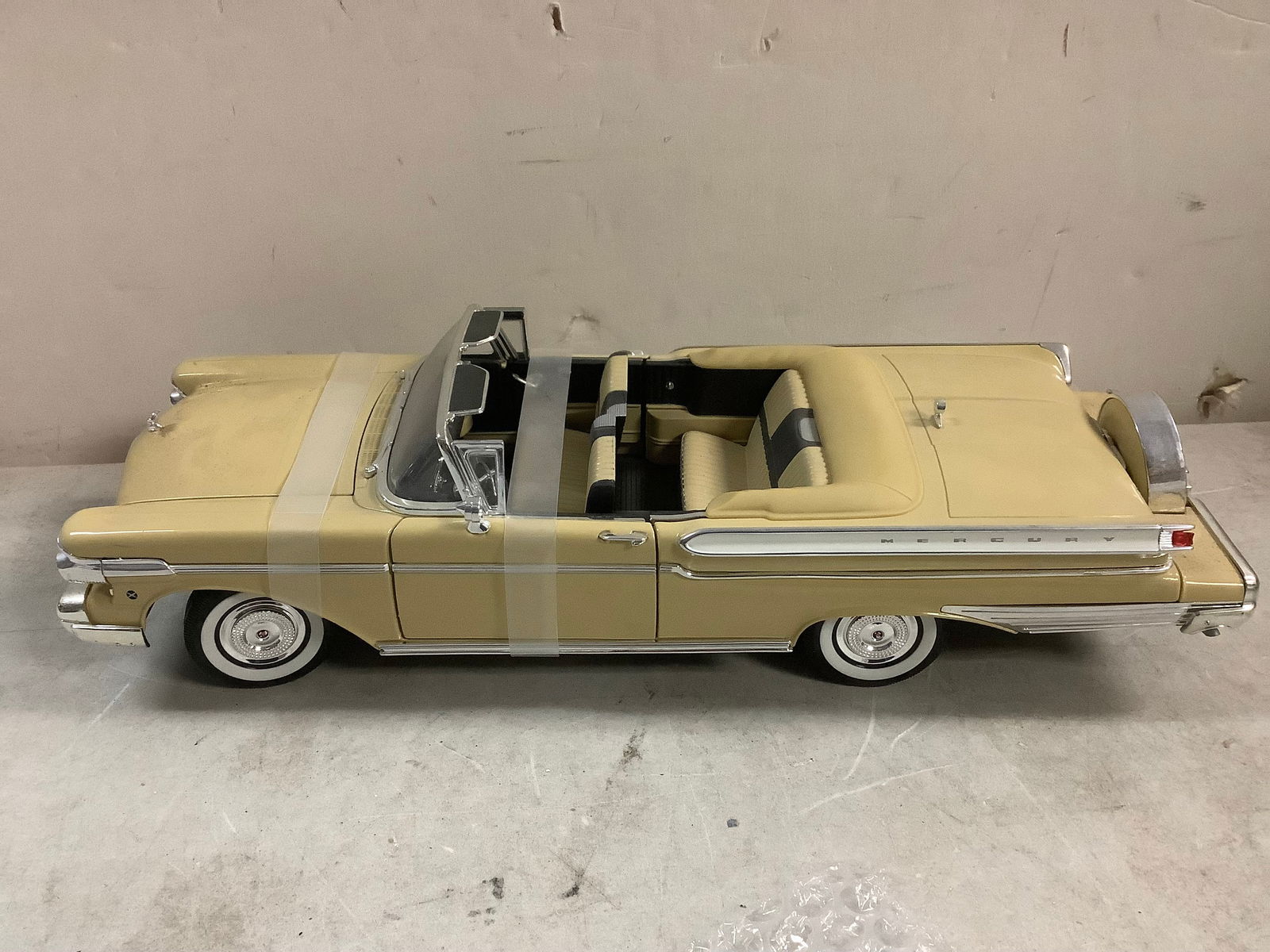 1957 light yellow mercury turnpike cruiser model (1 of 1)