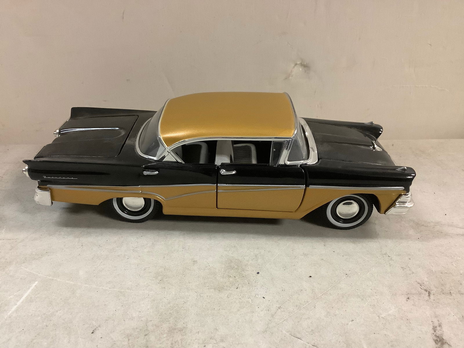 Arko 1958 ford fairtane 500 model (1 of 1)