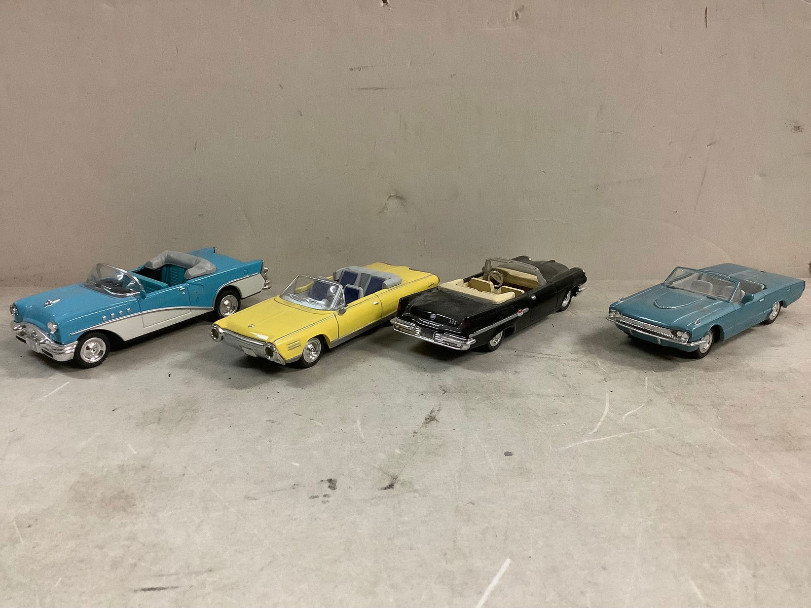 Lot of mini collectible model cars (thunderbird, chrysler, and more) (1 of 1)