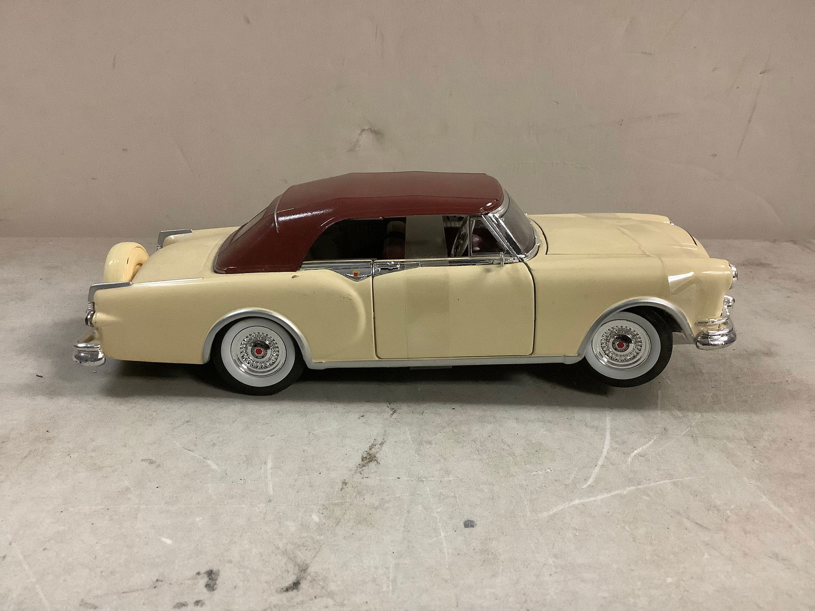 Welly 1953 packard Carribean light yellow model (1 of 1)