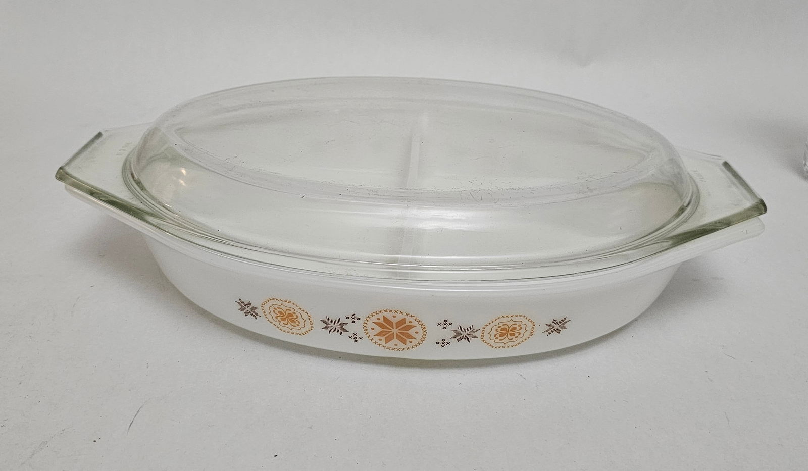 Vintage 1960s Pyrex Town and Country 1.5 qt Divided Server Excellent Condition (1 of 3)