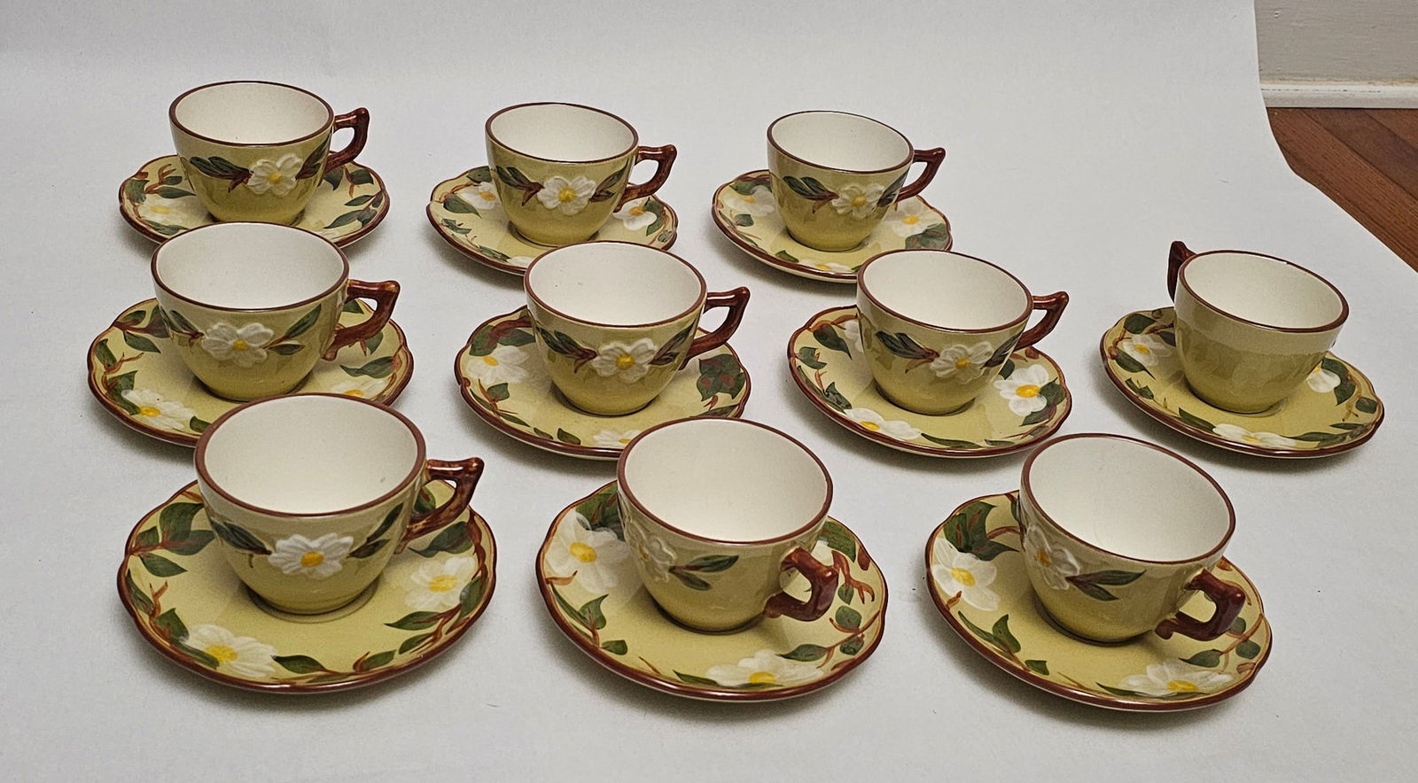 VIntage Stangl White Dogwood 10 Teacups and Saucers (1 of 1)