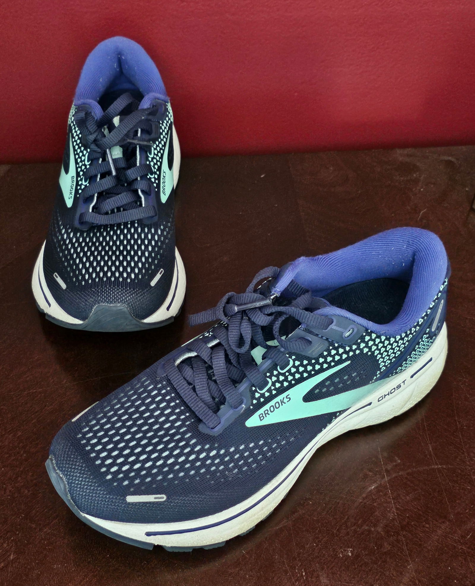 Women's 7 Brooks Ghost Running Sneakers lightly used: Women's 7 Brooks Ghost Running Sneakers lightly used