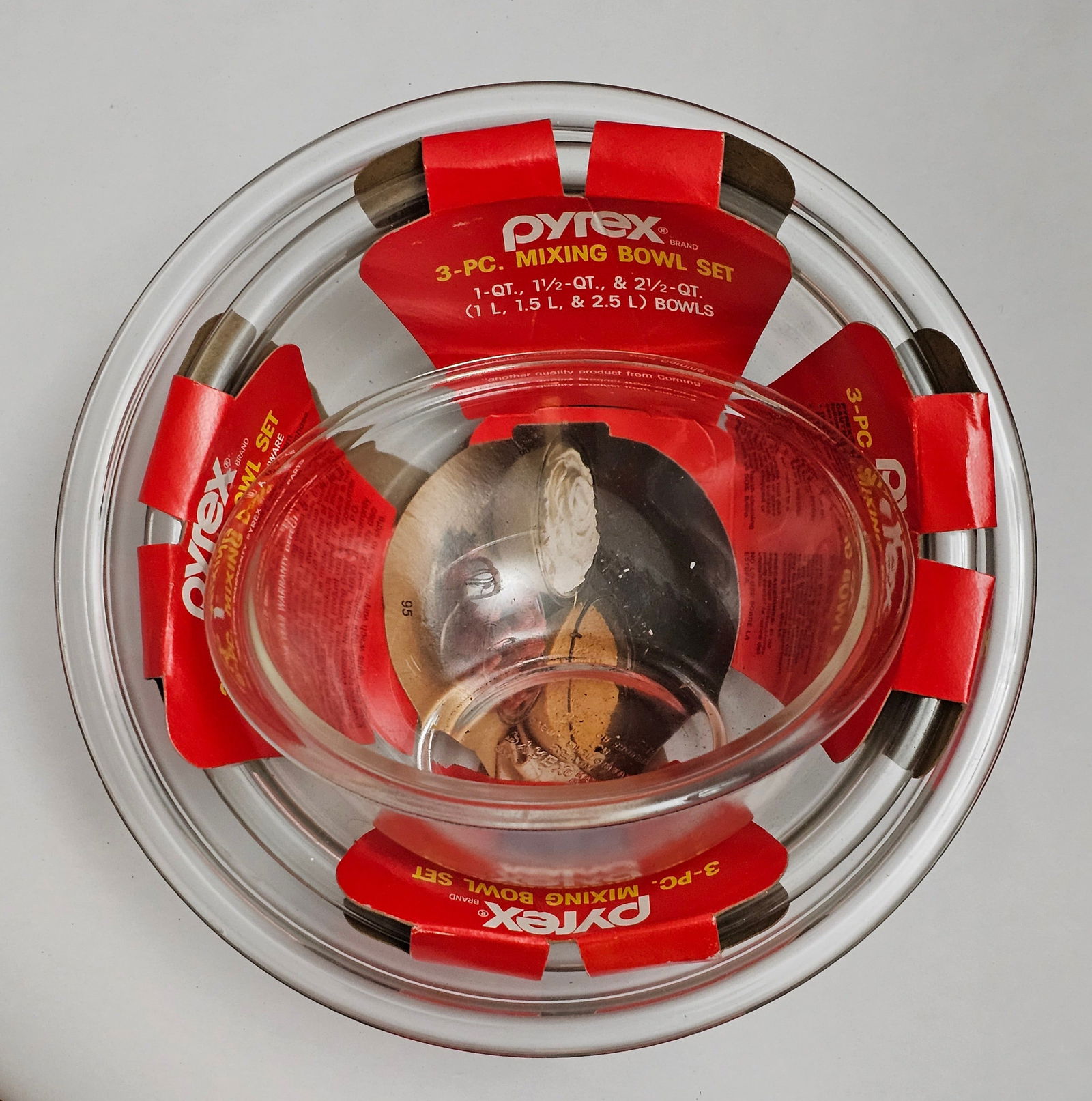 NOS Vintage pyrex 3 piece Mixing Bowl Set (1 of 1)