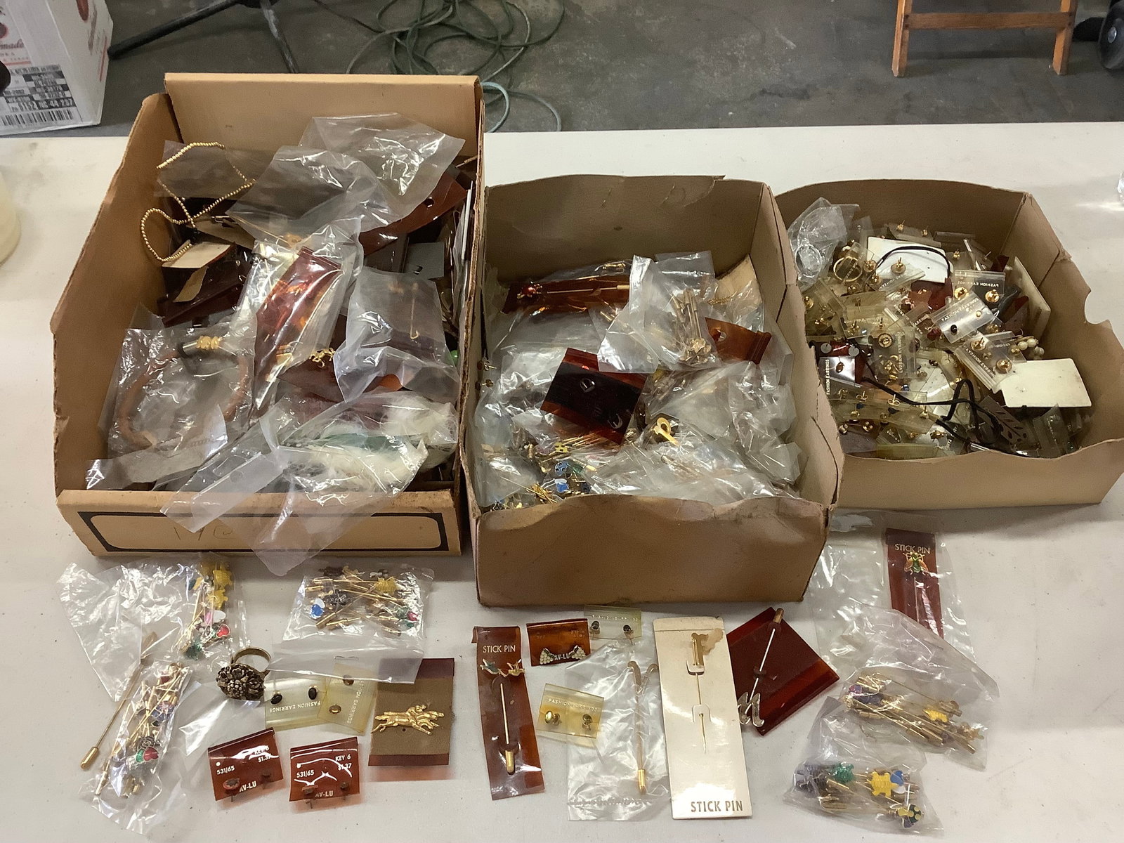 Lot of Assorted Vintage Jewelry and Stick Pins (1 of 1)