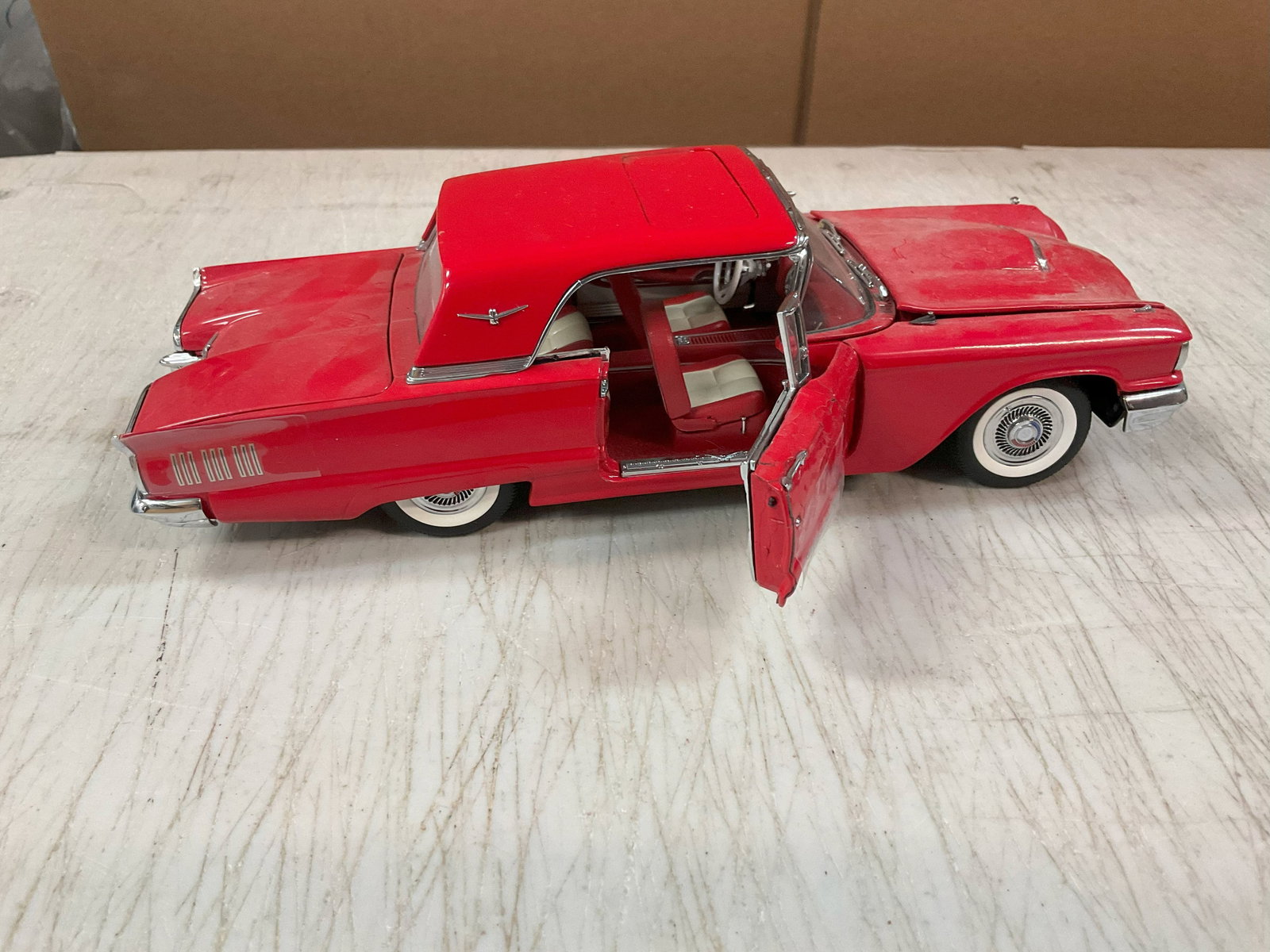 The Danbury Mint â€“ 1960 Ford Thunderbird 8in. (1 of 1)