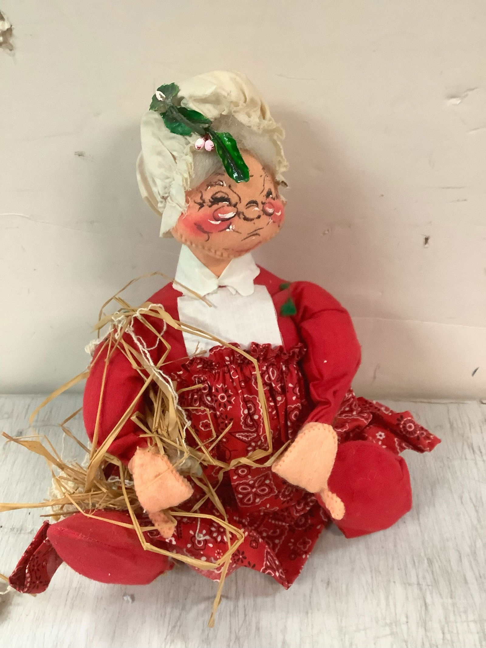 Annalee Vintage Christmas Doll Mrs. Claus 11in tall: Annalee Vintage Christmas Doll Mrs. Claus 11in tall
