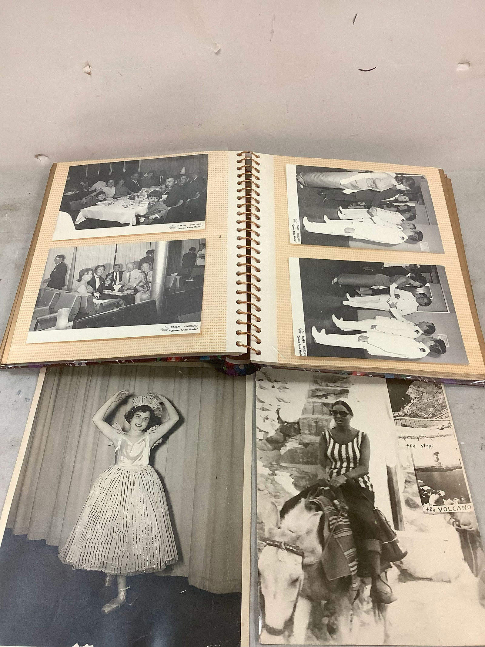 Lot of vintage black and white photos and scrapbook (1 of 1)