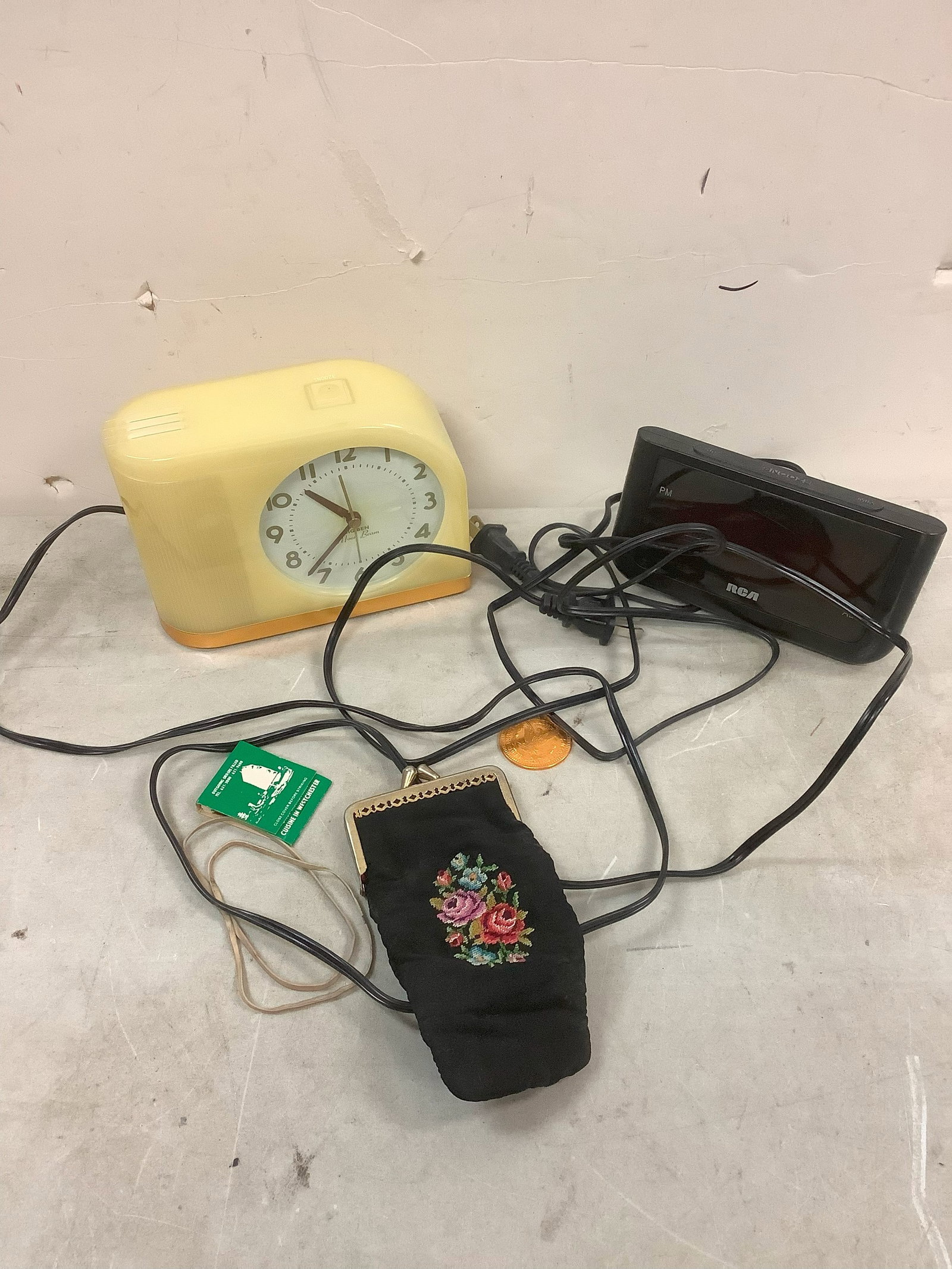 Lot of alarm clocks(Big ben moon beam, RCA): Lot of alarm clocks(Big ben moon beam, RCA)
