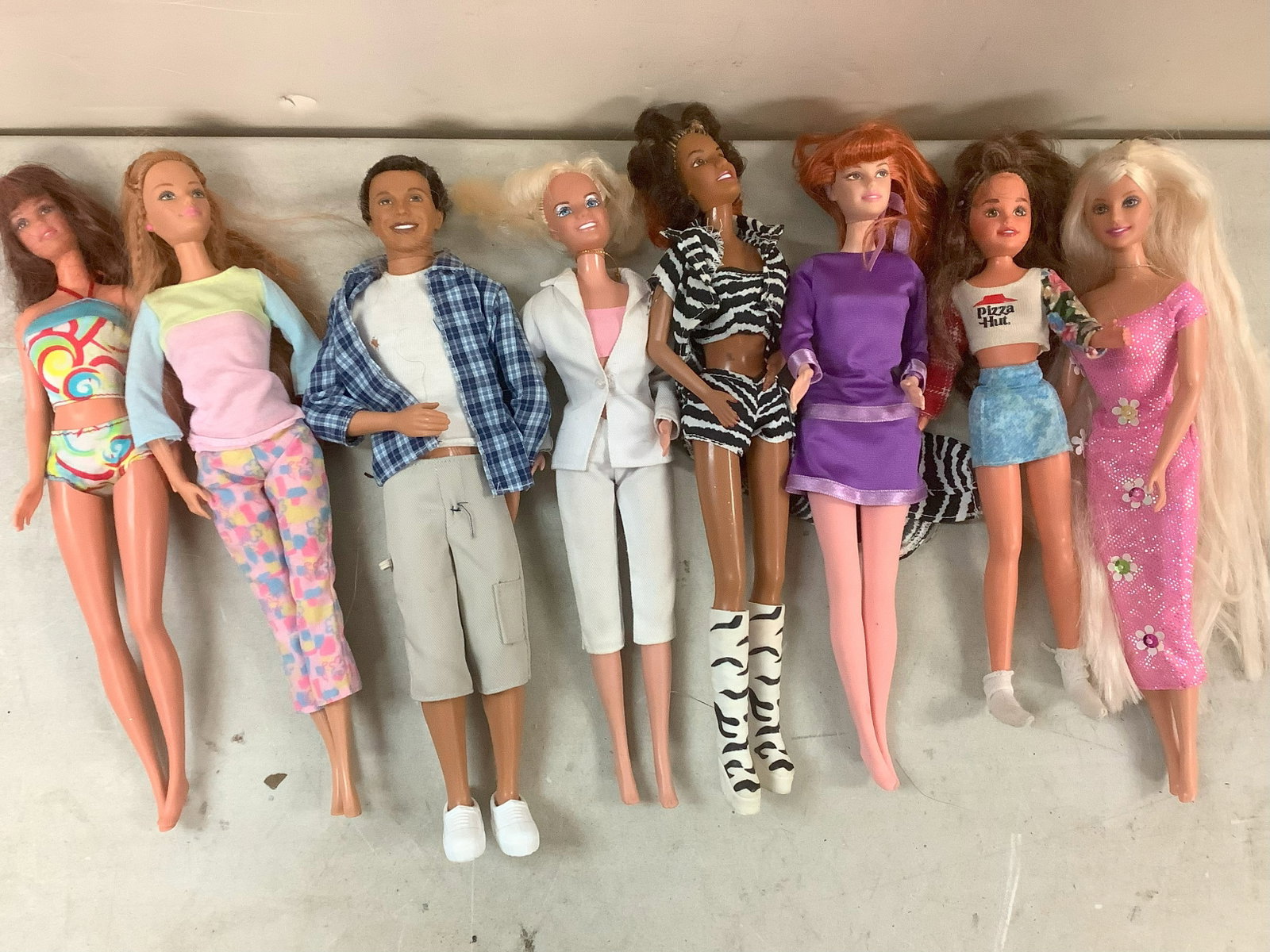 Lot of various barbies: Lot of various barbies