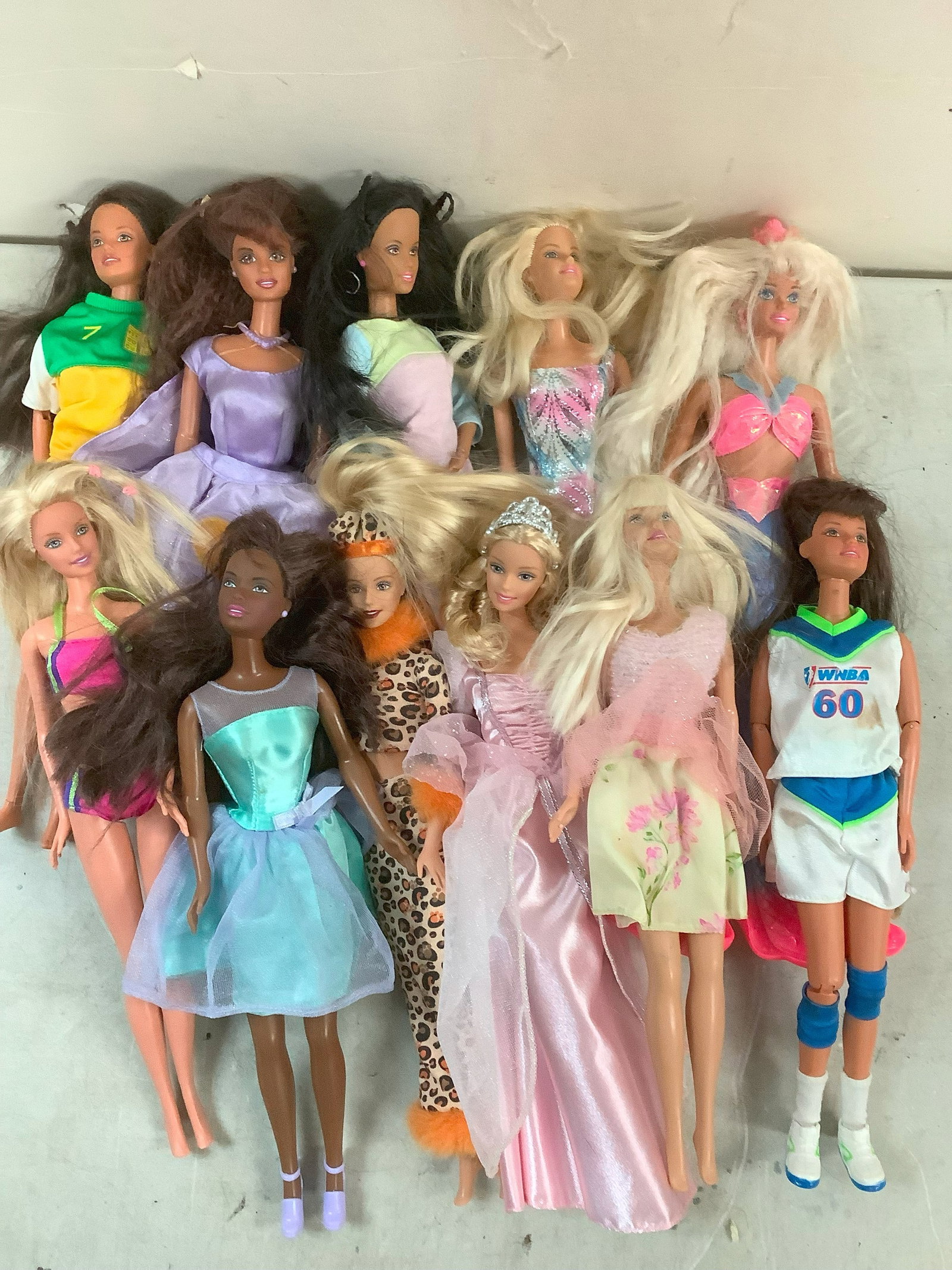 Lot of various barbies: Lot of various barbies