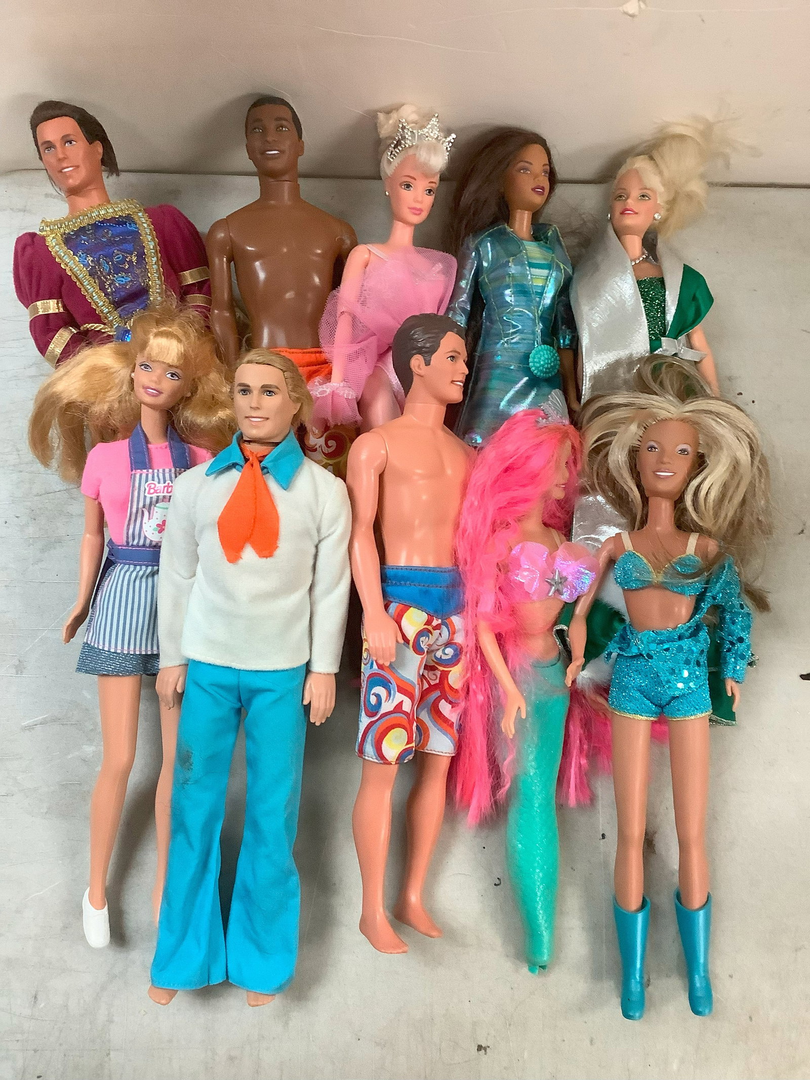 Lot of various barbies: Lot of various barbies