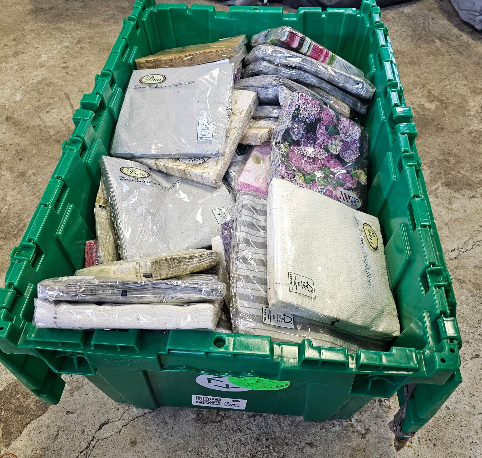 Lidded Tote of New Disposable Napkins: Lidded Tote of New Disposable Napkins