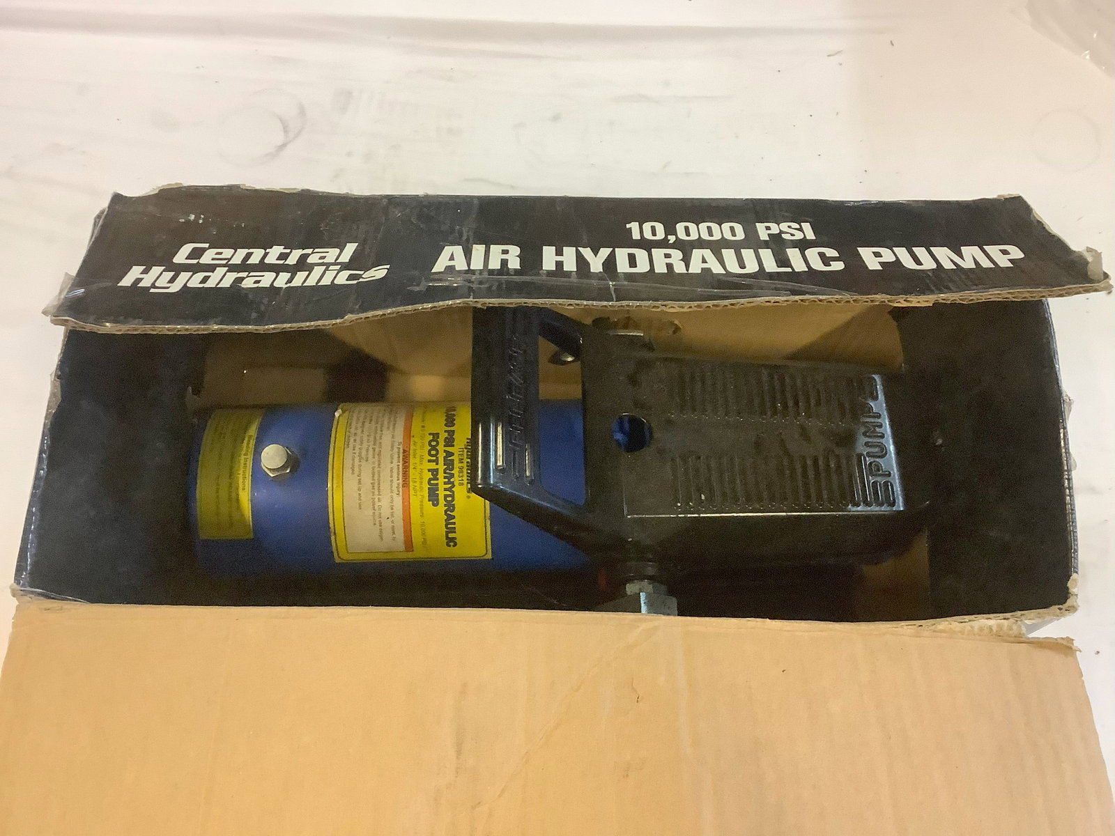 10,000 PSI Air Hydraulic Pump (1 of 1)