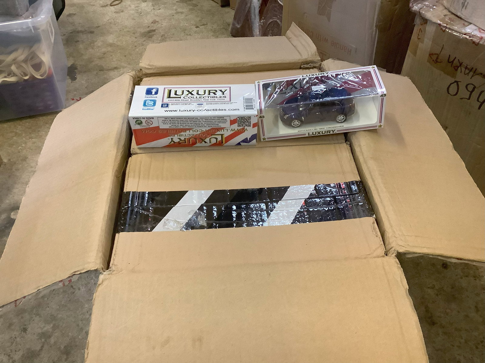 Case of 48 New Luxury Die-Cast Collectibles Toy Model 2011 Cadillac SRX Crossover (1 of 1)