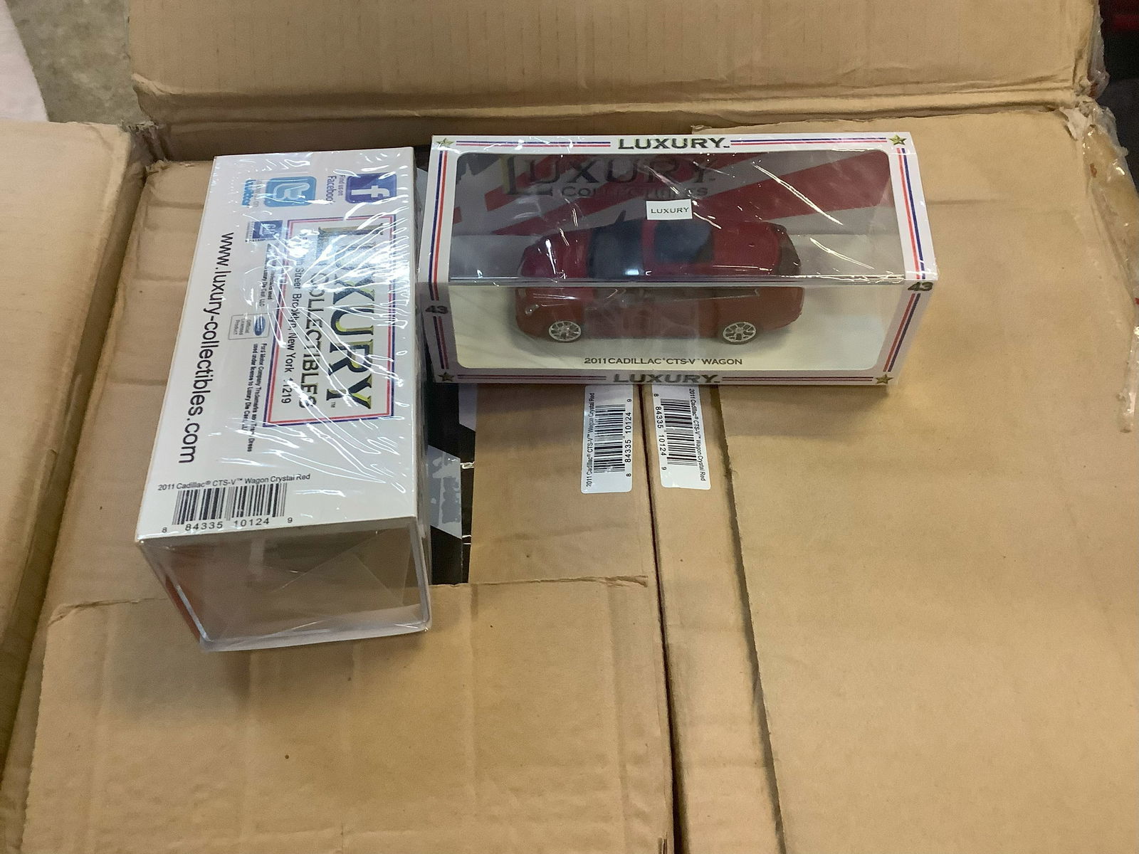 Case of 48 New Luxury Die-Cast Collectibles Toy Model 2011 Cadillac CTS-V Wagon (1 of 1)