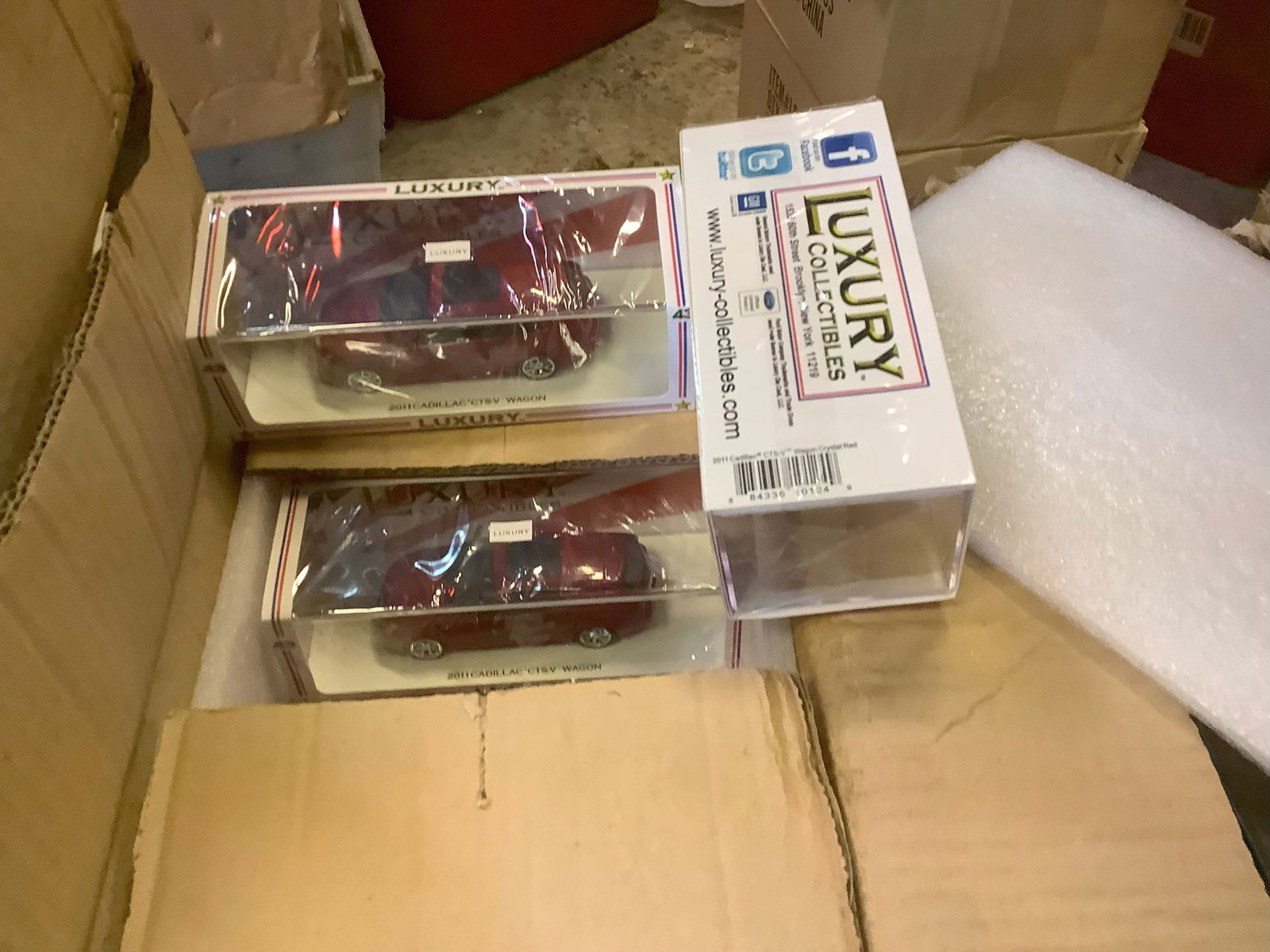 Case of 48 New Luxury Die-Cast Collectibles Toy Model 2011 Cadillac CTS-V Wagon (1 of 1)