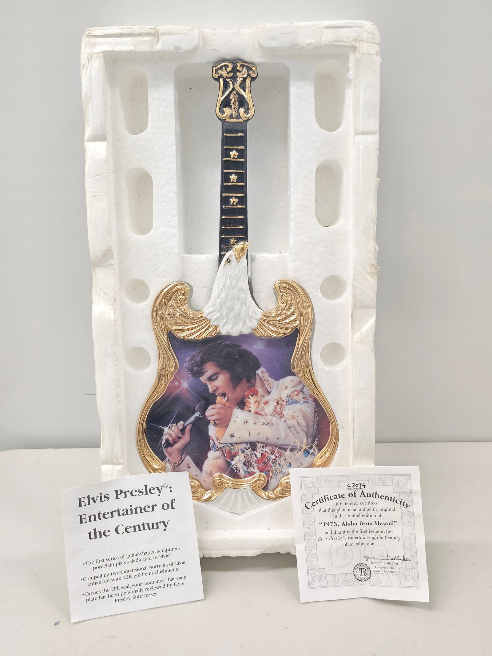 Bradford Collection Elvis Presley Guitar Plate (1 of 1)
