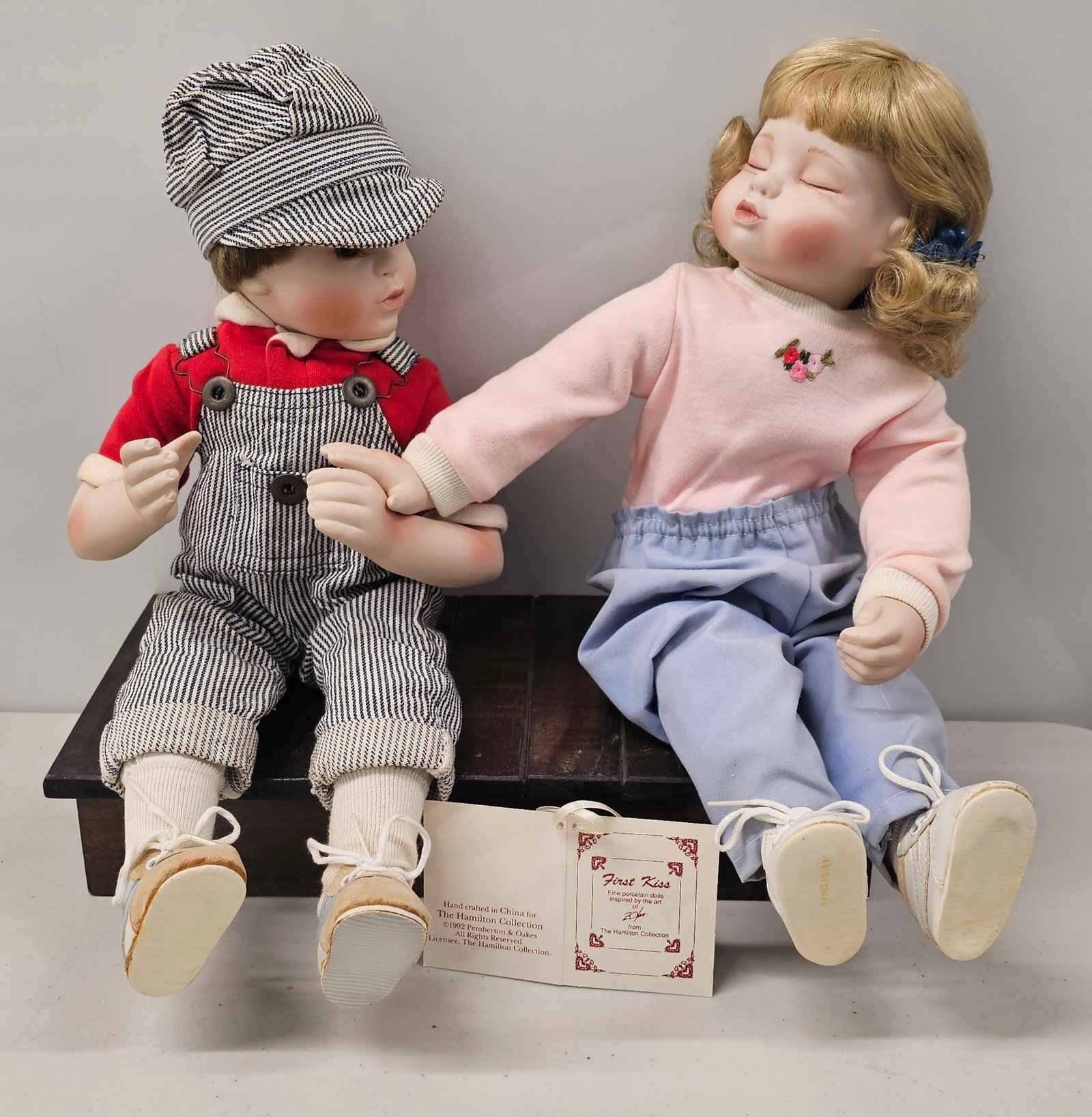 The Hamilton Collection "First Kiss" Zolan 18" dolls on bench: The Hamilton Collection "First Kiss" Zolan 18" dolls on bench