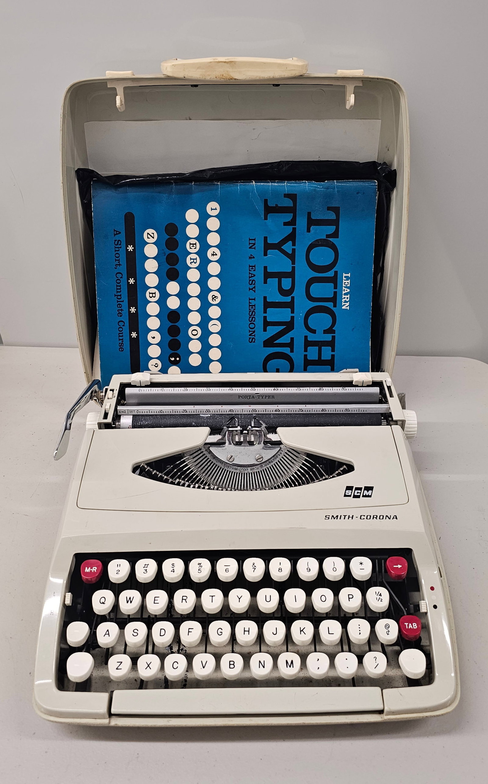Vintage Travel Smith- Corona Typewriter: closed 12x3.5x12"