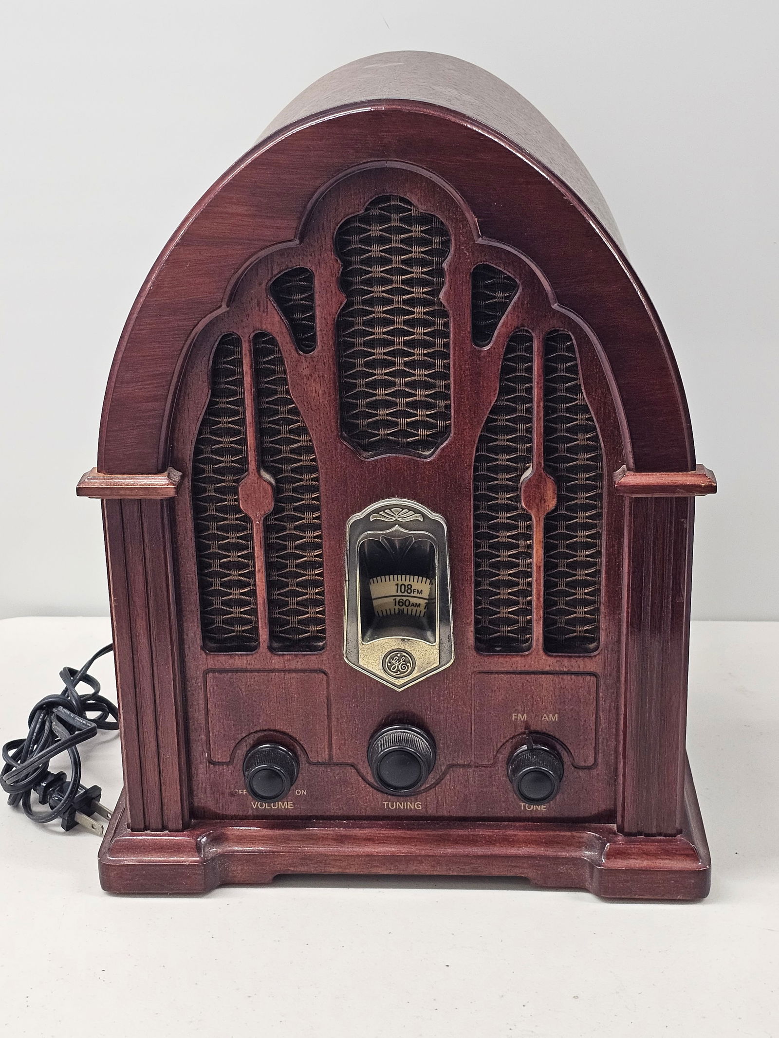 Retro GE Radio 15x11x9" (1 of 2)