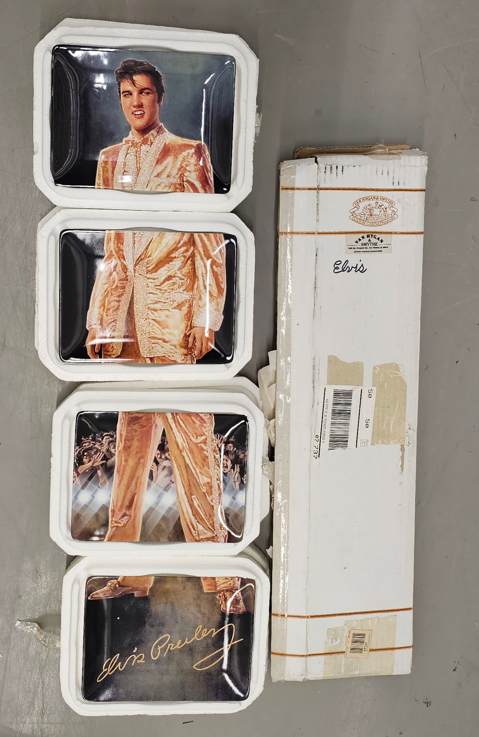 Elvis Presley Plates and Display Rack (1 of 1)